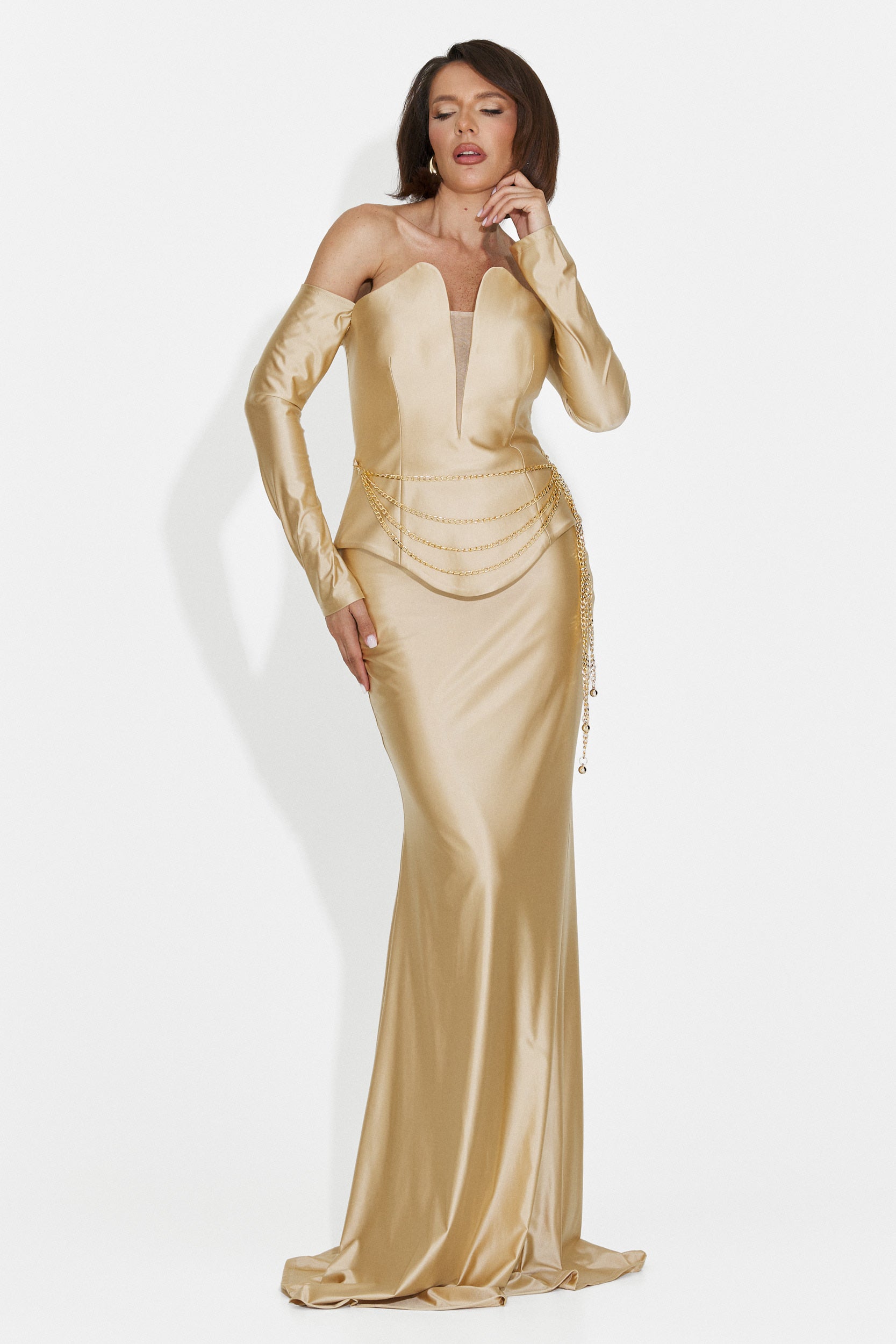 Paulinas langes beiges Damenkleid