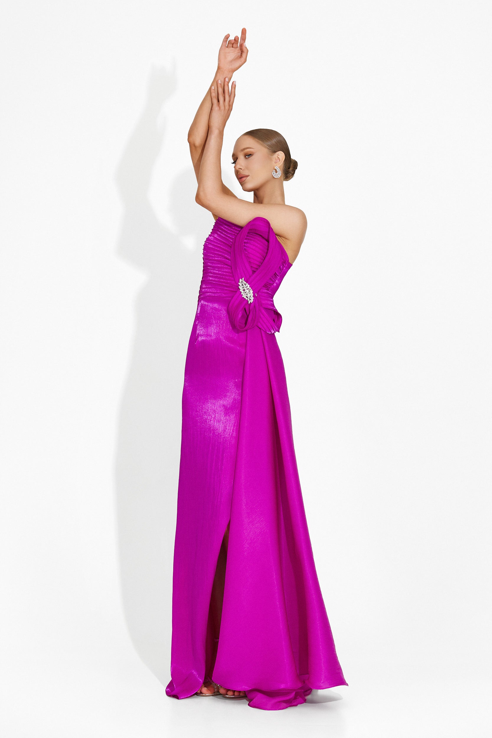 Długa sukienka damska fuksjowa Verlie Bogas