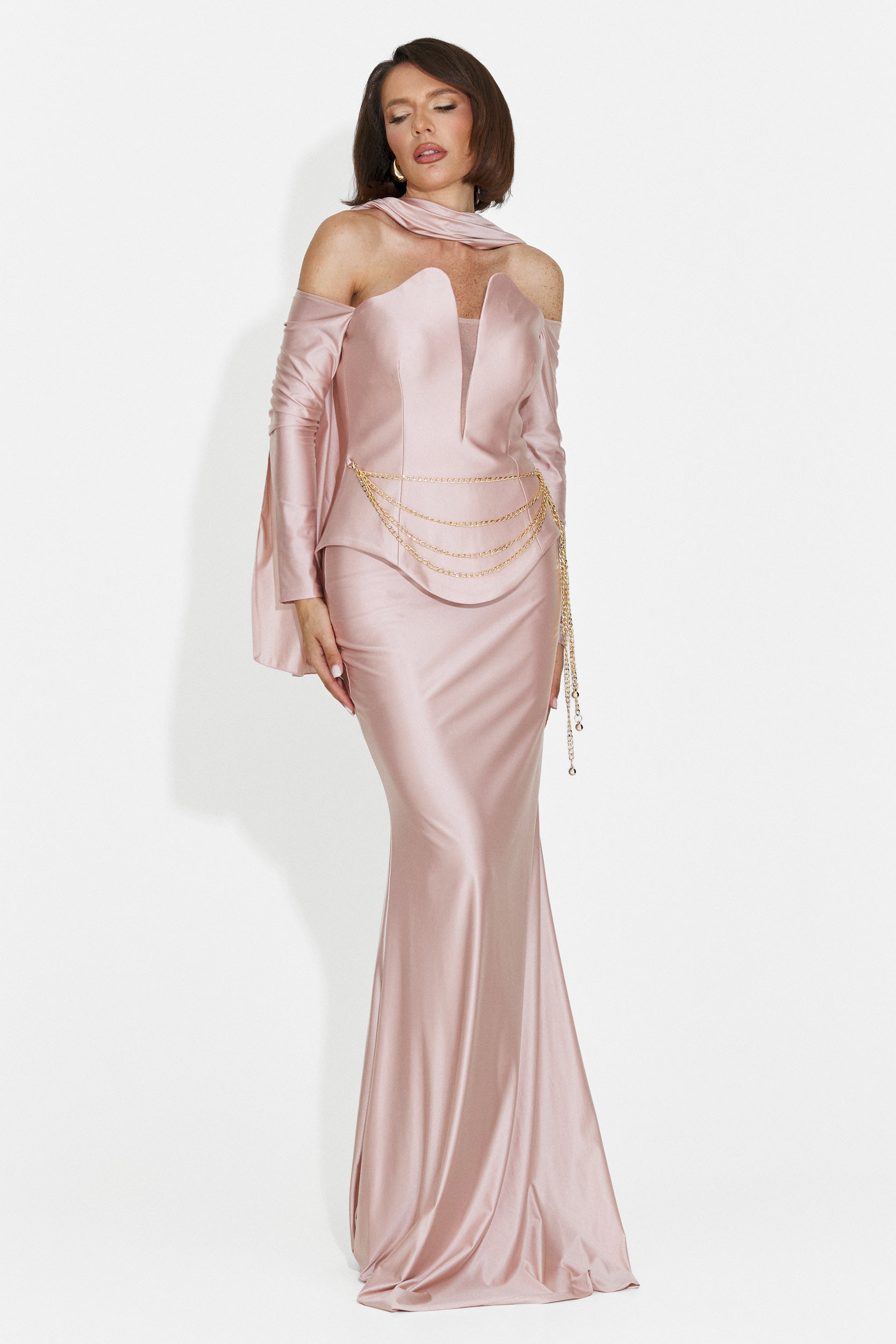 Paulinas langes rosa Damenkleid
