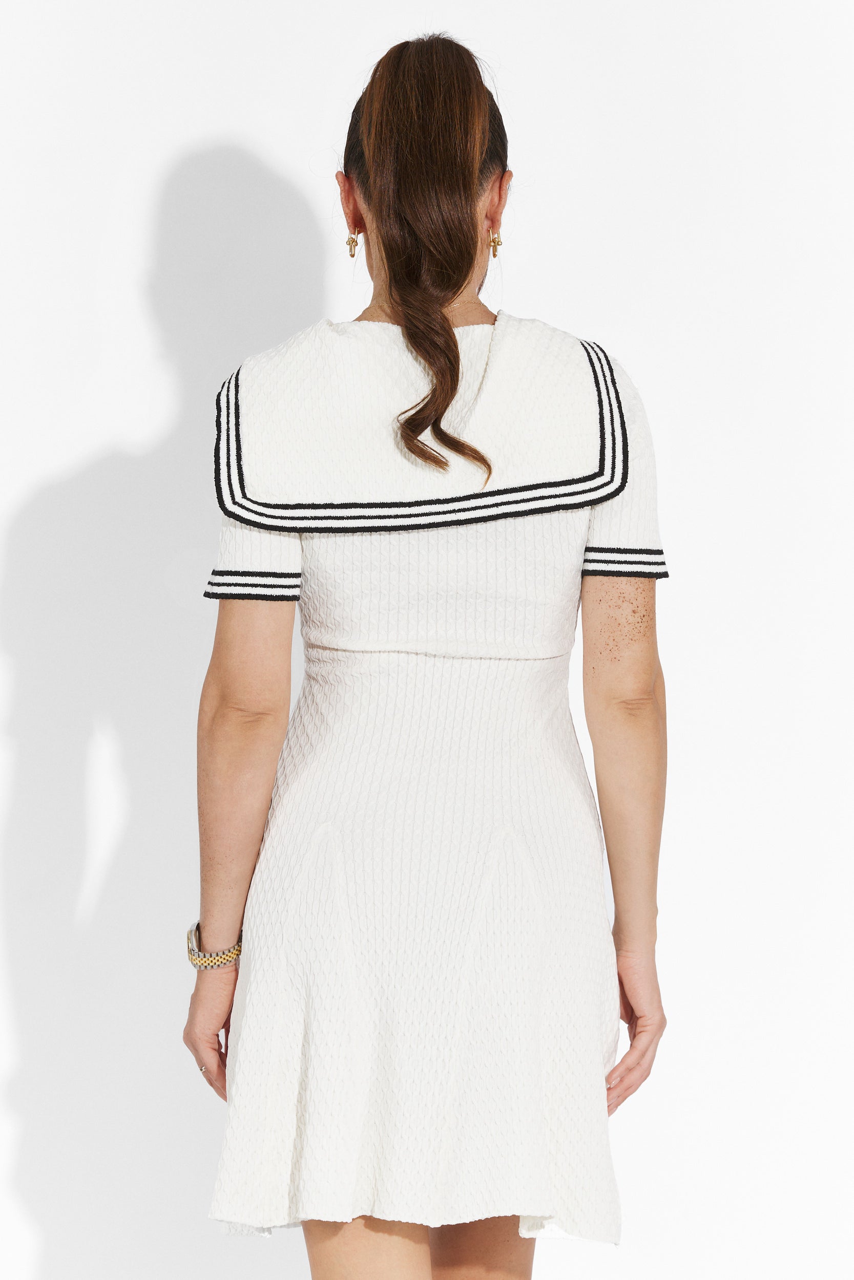 Kort vit klänning för damer Menas Bogas