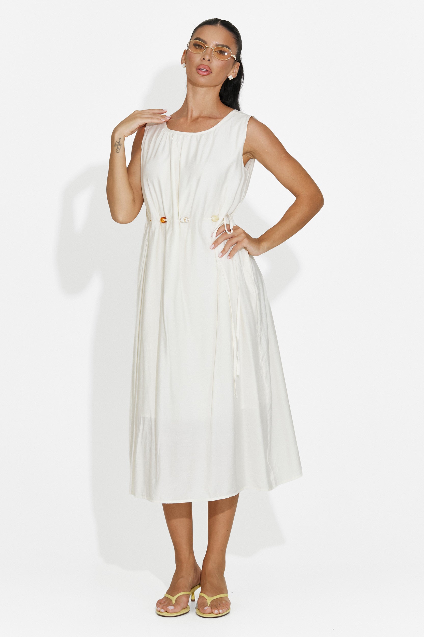 Vestido de mujer corto beige Semonia Bogas