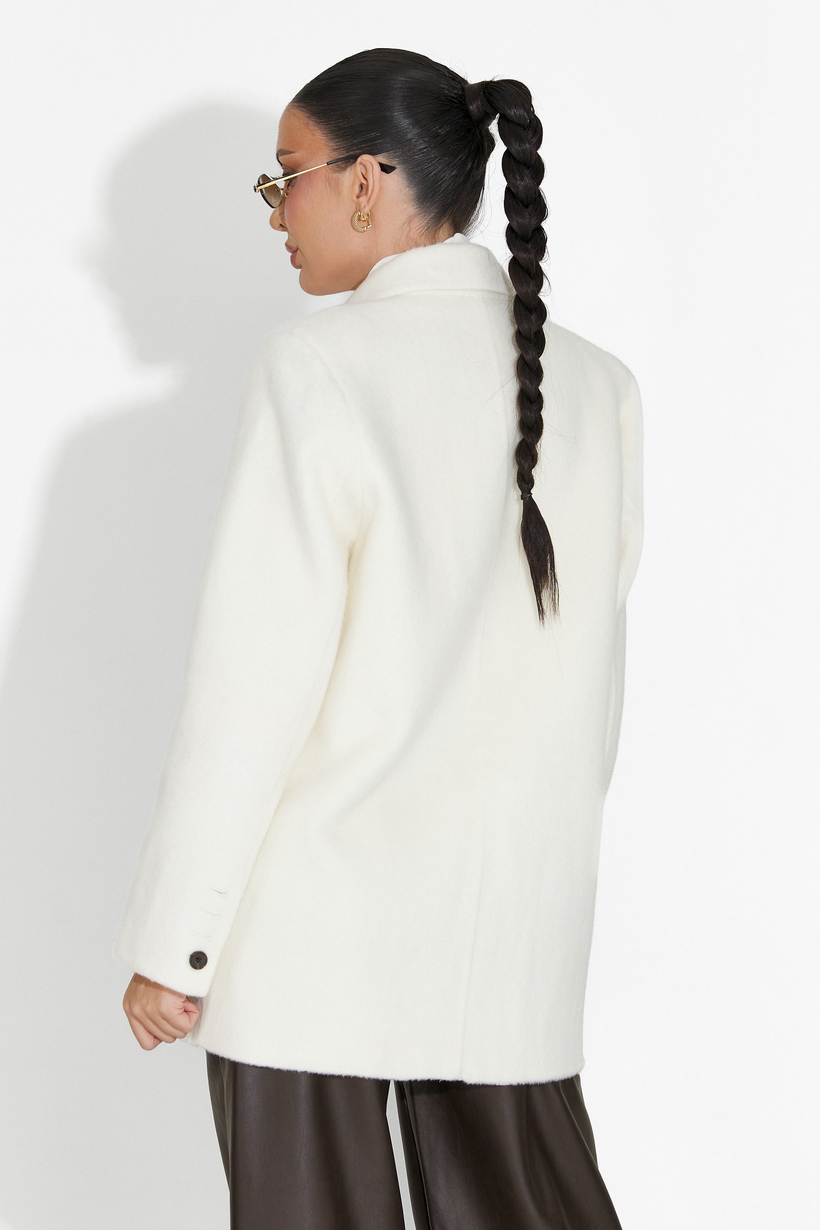 Elegant beige damkavaj Novelia Bogas