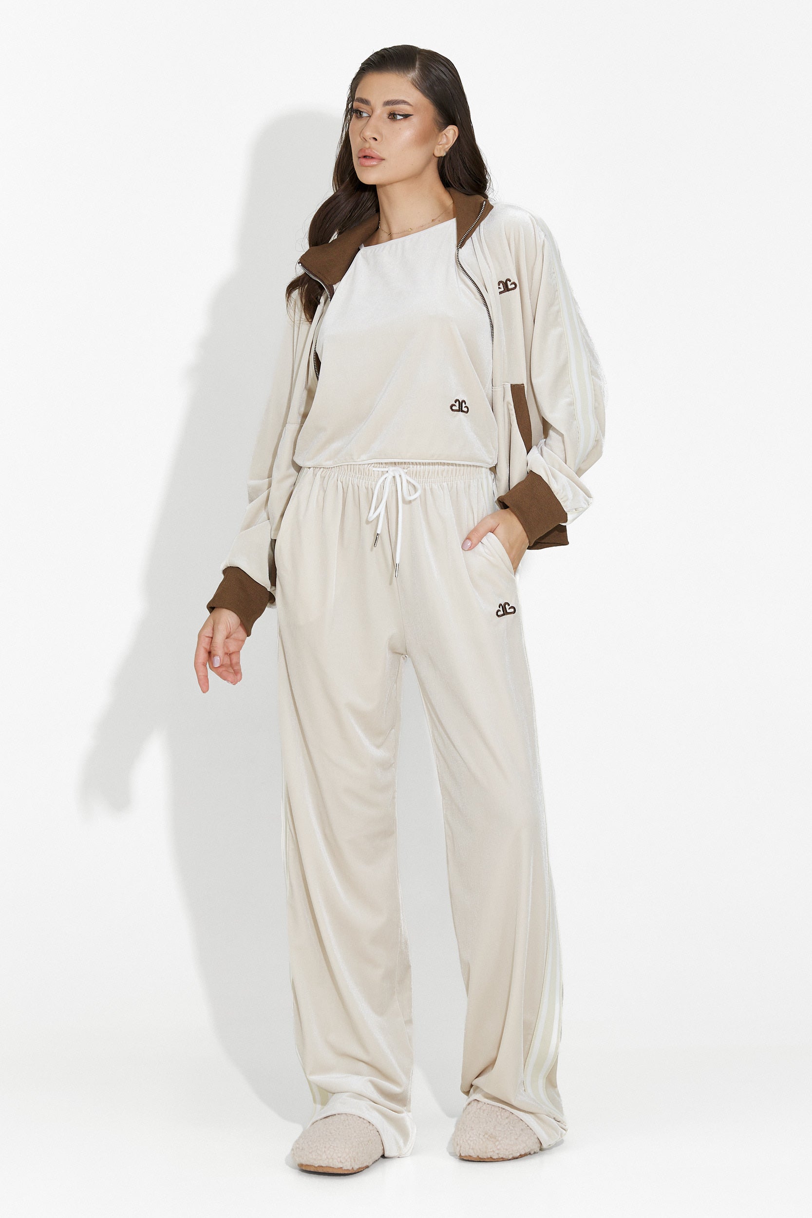 Damski dres casual beżowy Chanela Bogas