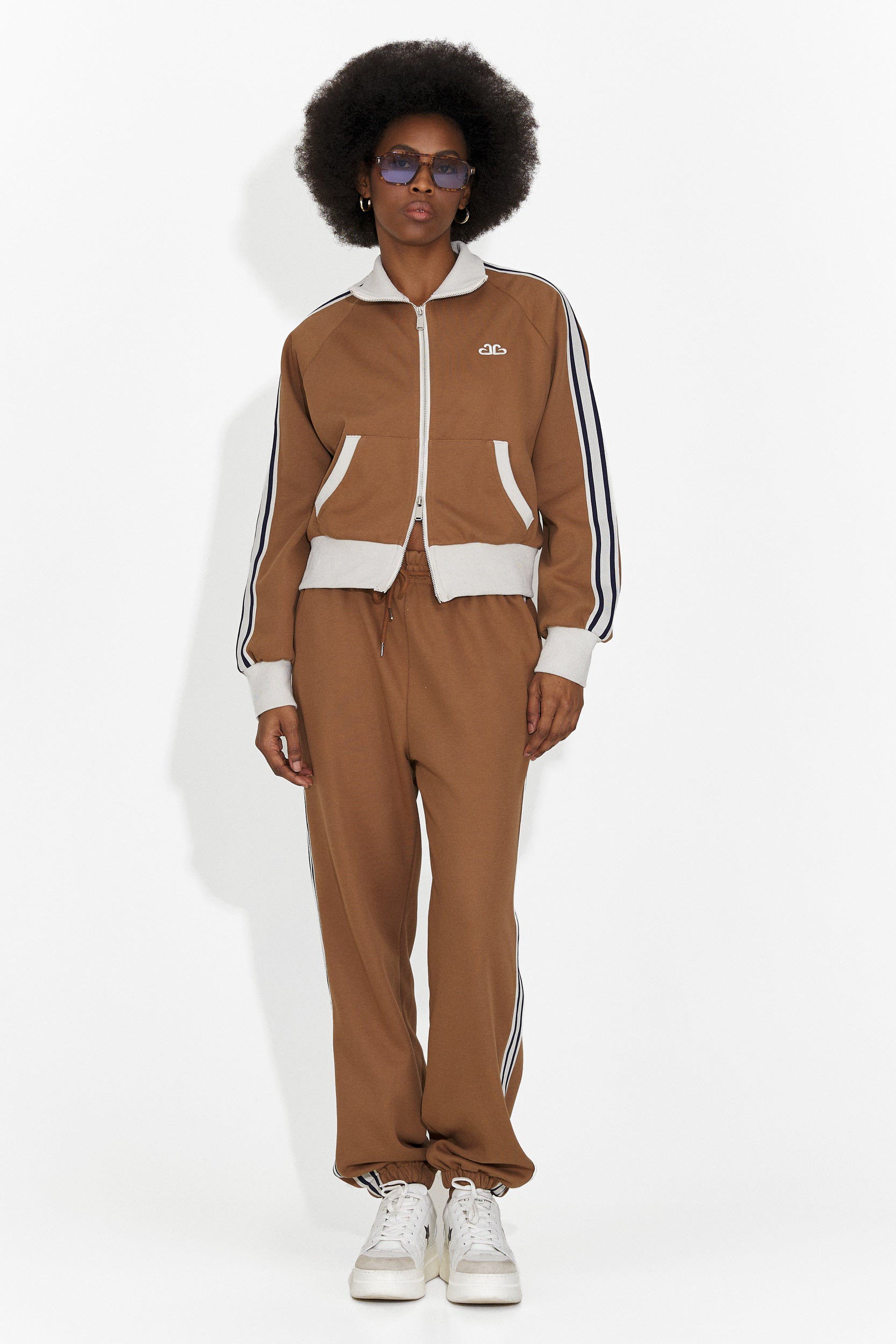 Casual brown Taisha Bogas women's training suit