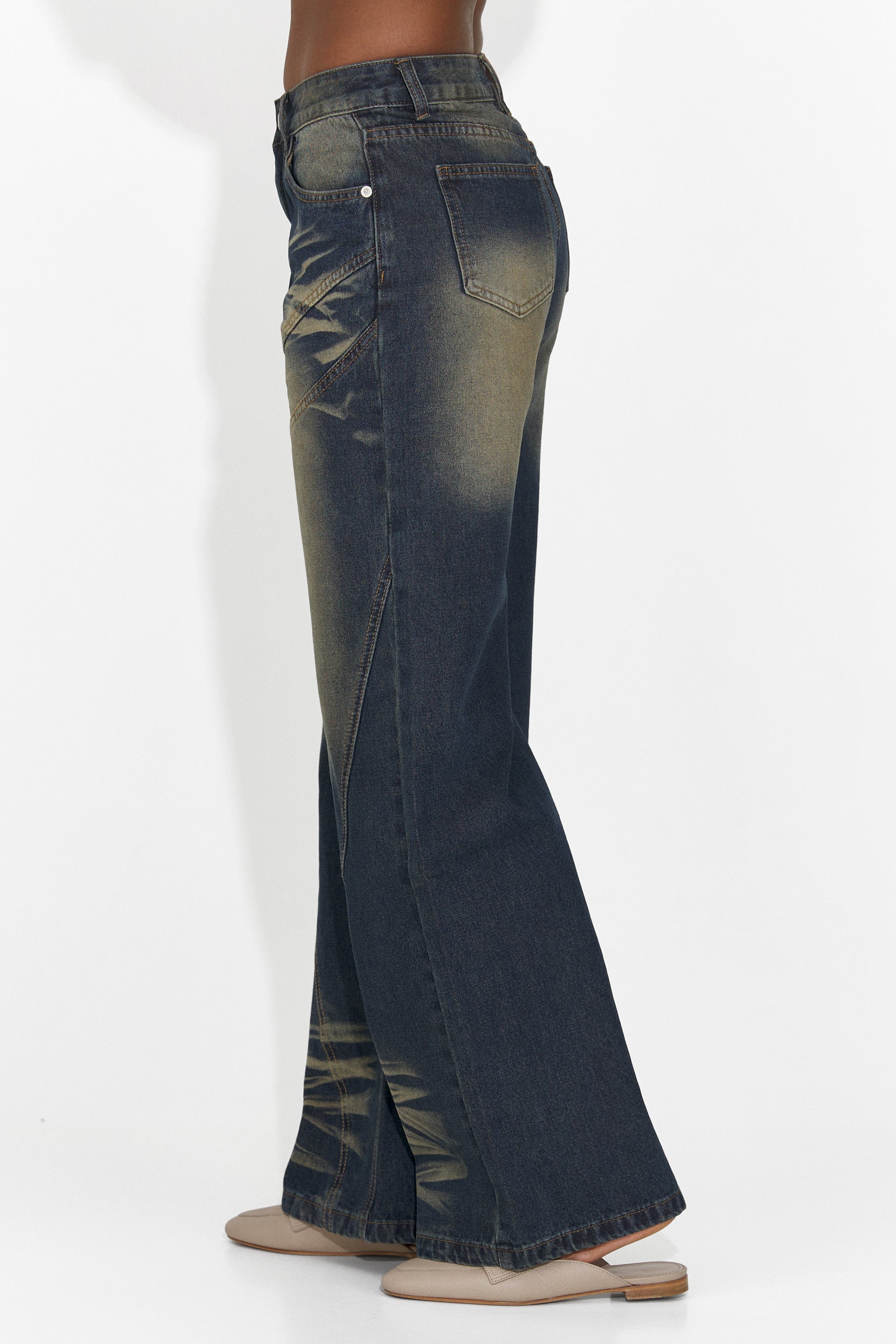 Justine Bogas Avslappnade Blåa Damjeans