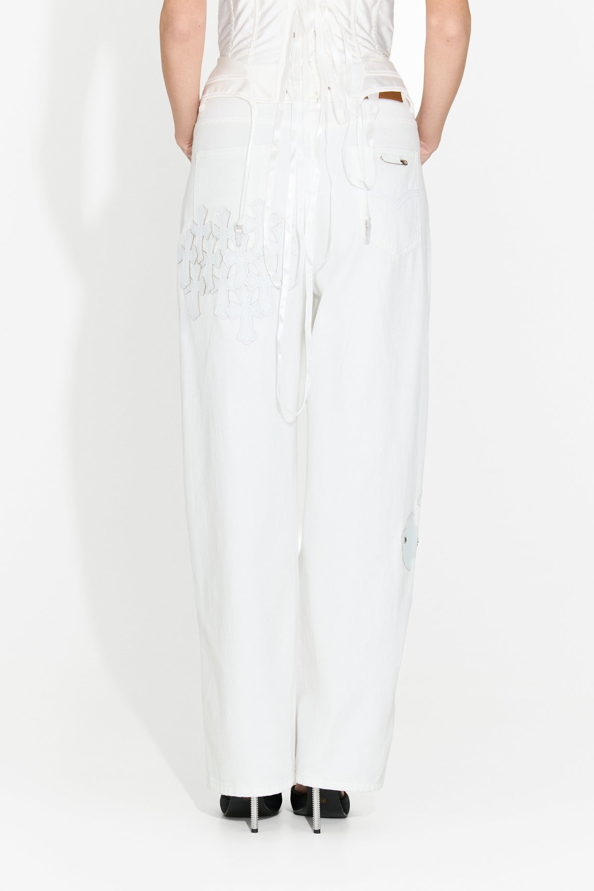 Casual white women’s jeans by Jeany Bogas
