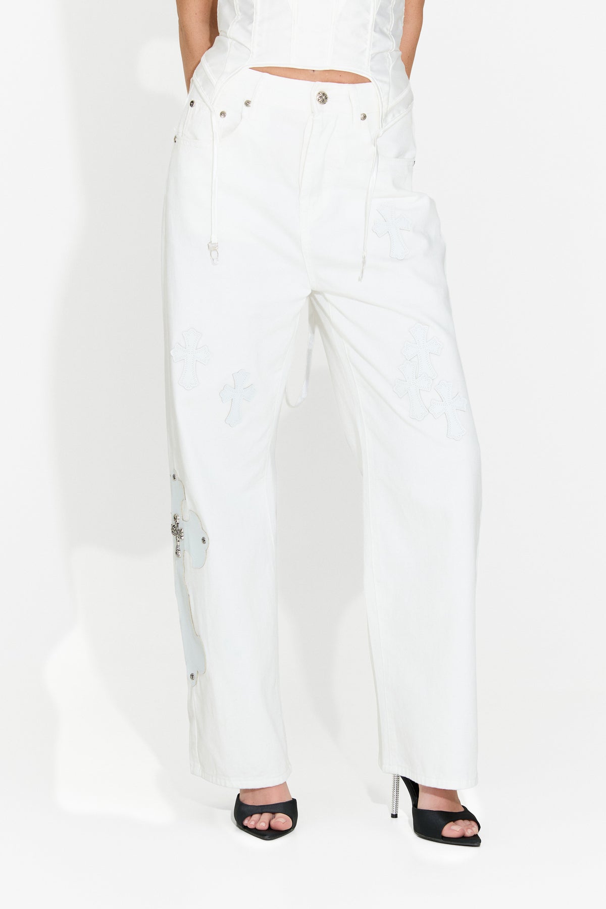 Casual white women’s jeans by Jeany Bogas