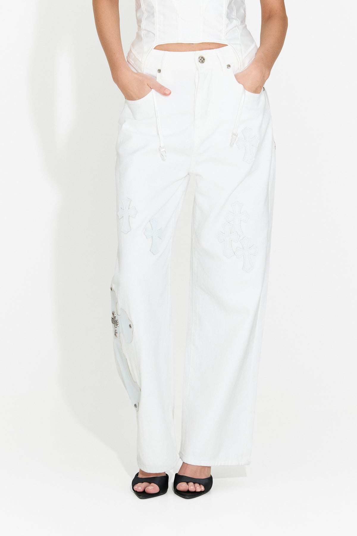 Casual white women’s jeans by Jeany Bogas