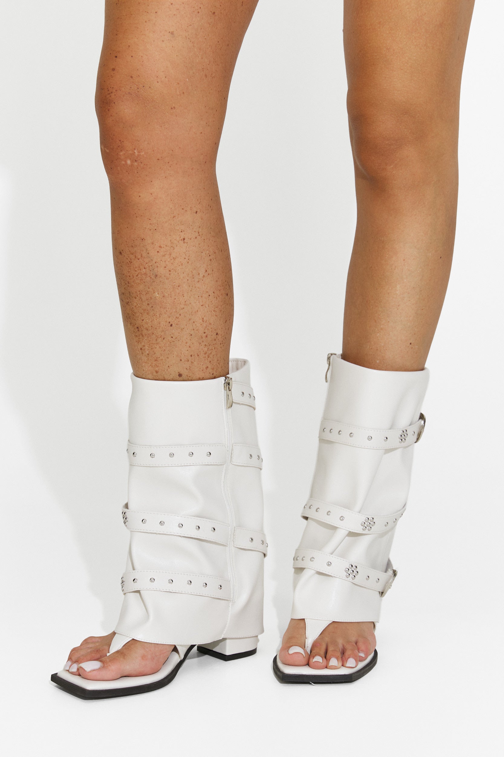 White open-toe boots Komisa Bogas