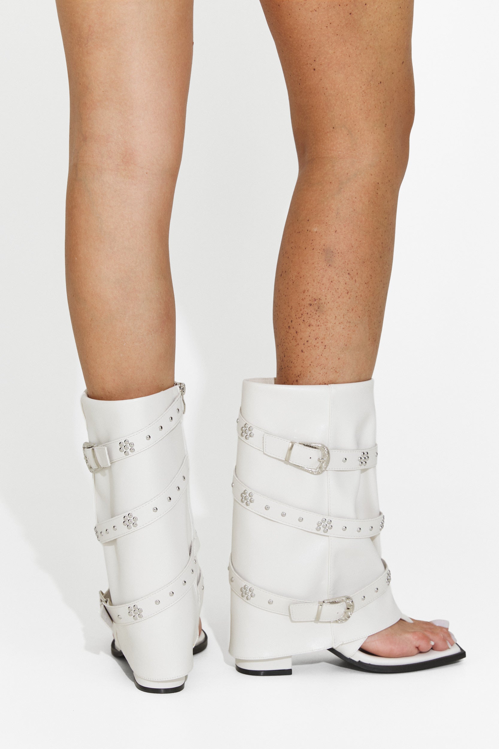 White open-toe boots Komisa Bogas