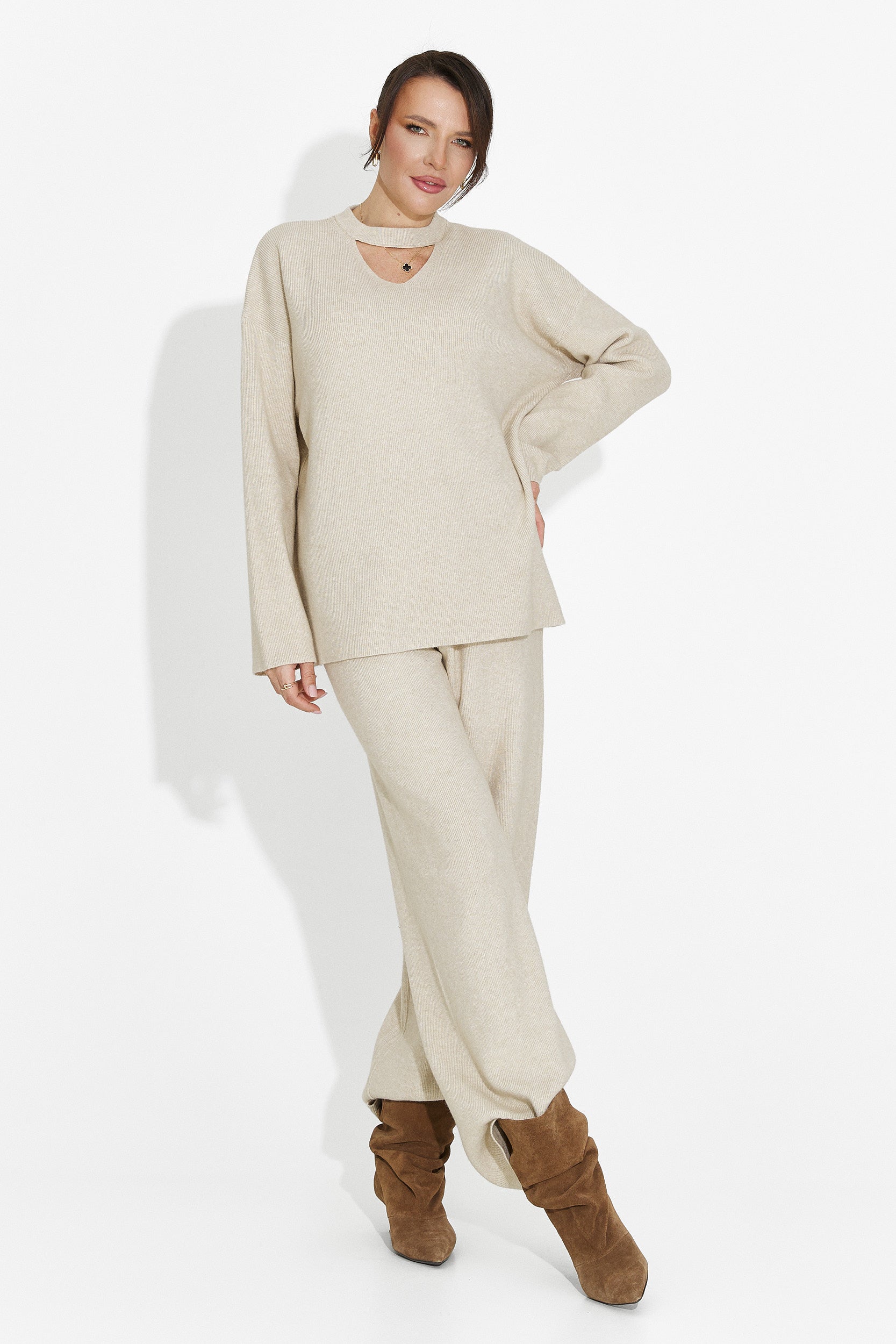 Conjunto con pantalones beige Kania Bogas