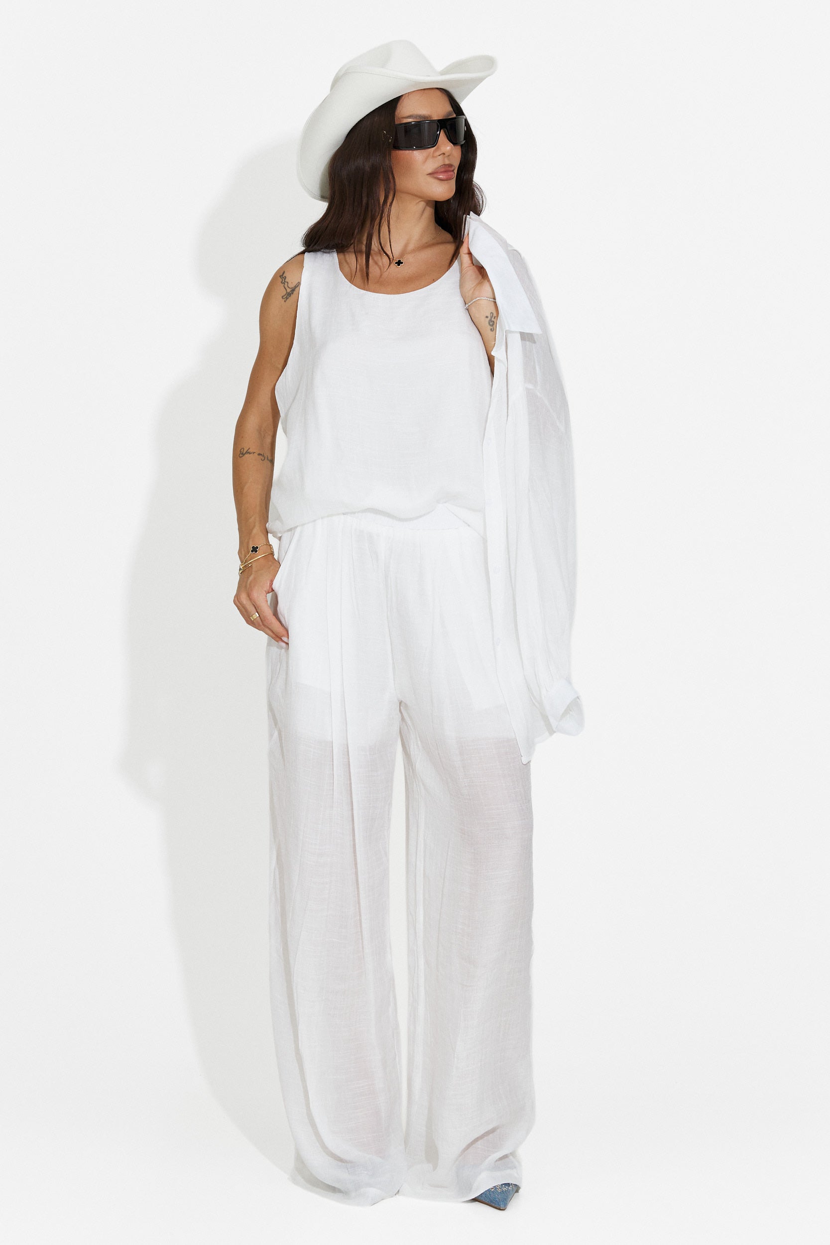 Conjunto de mujer camisa + pantalones + camiseta blanco Mivya Bogas