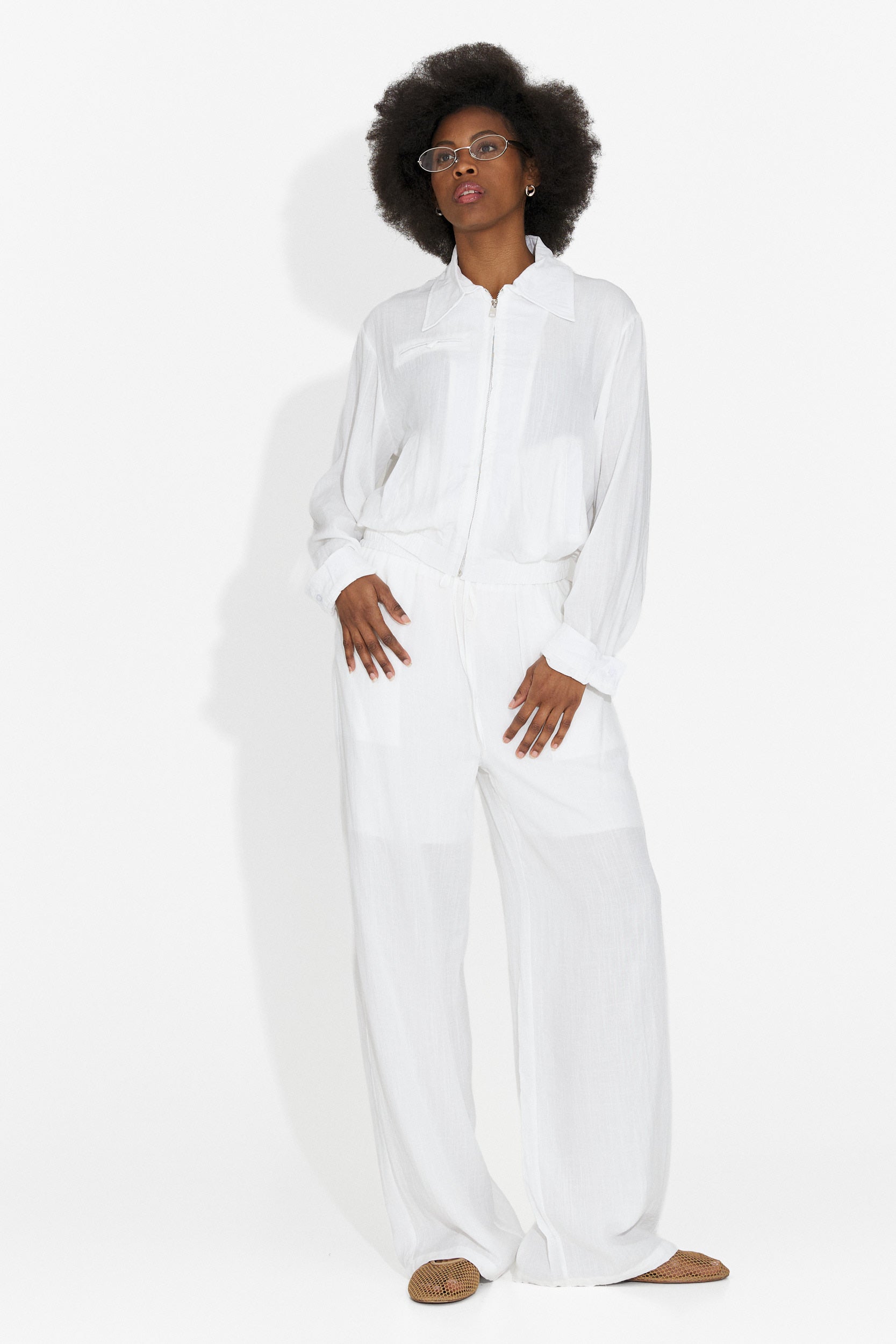 Traje de mujer con pantalones Bogas Tulipán blancos