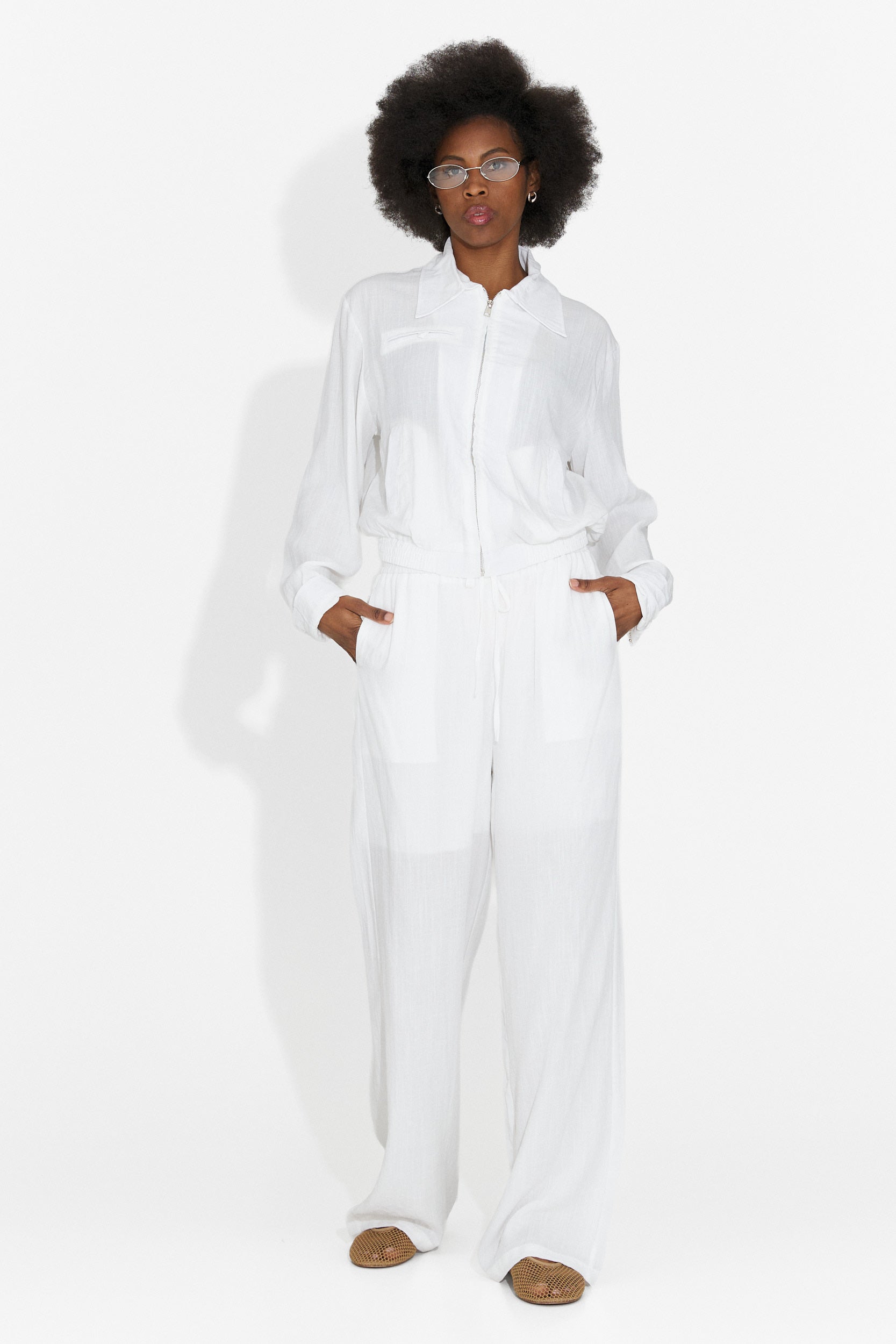 Traje de mujer con pantalones Bogas Tulipán blancos