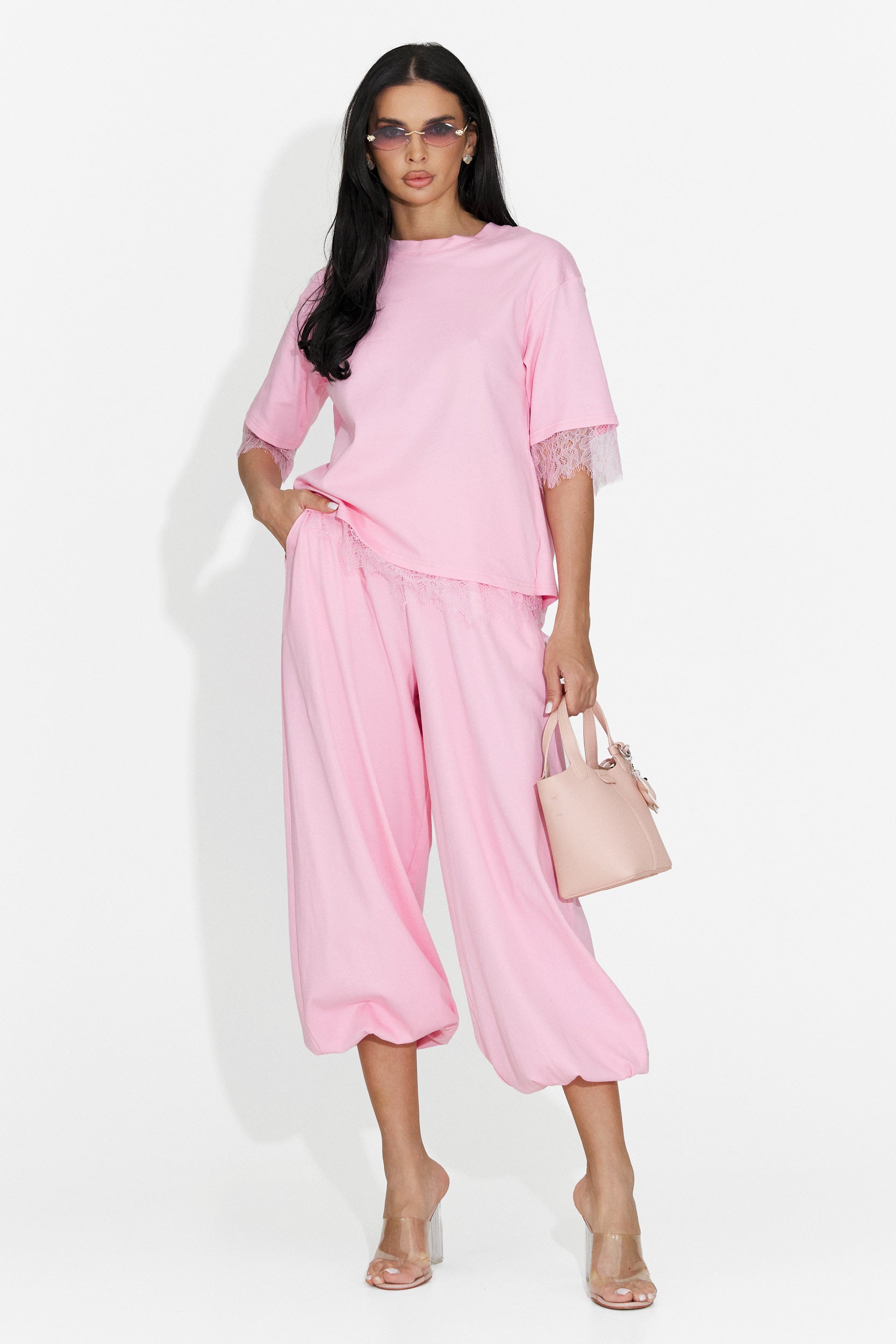 Maila Bogas Damenanzug mit rosa Hosen