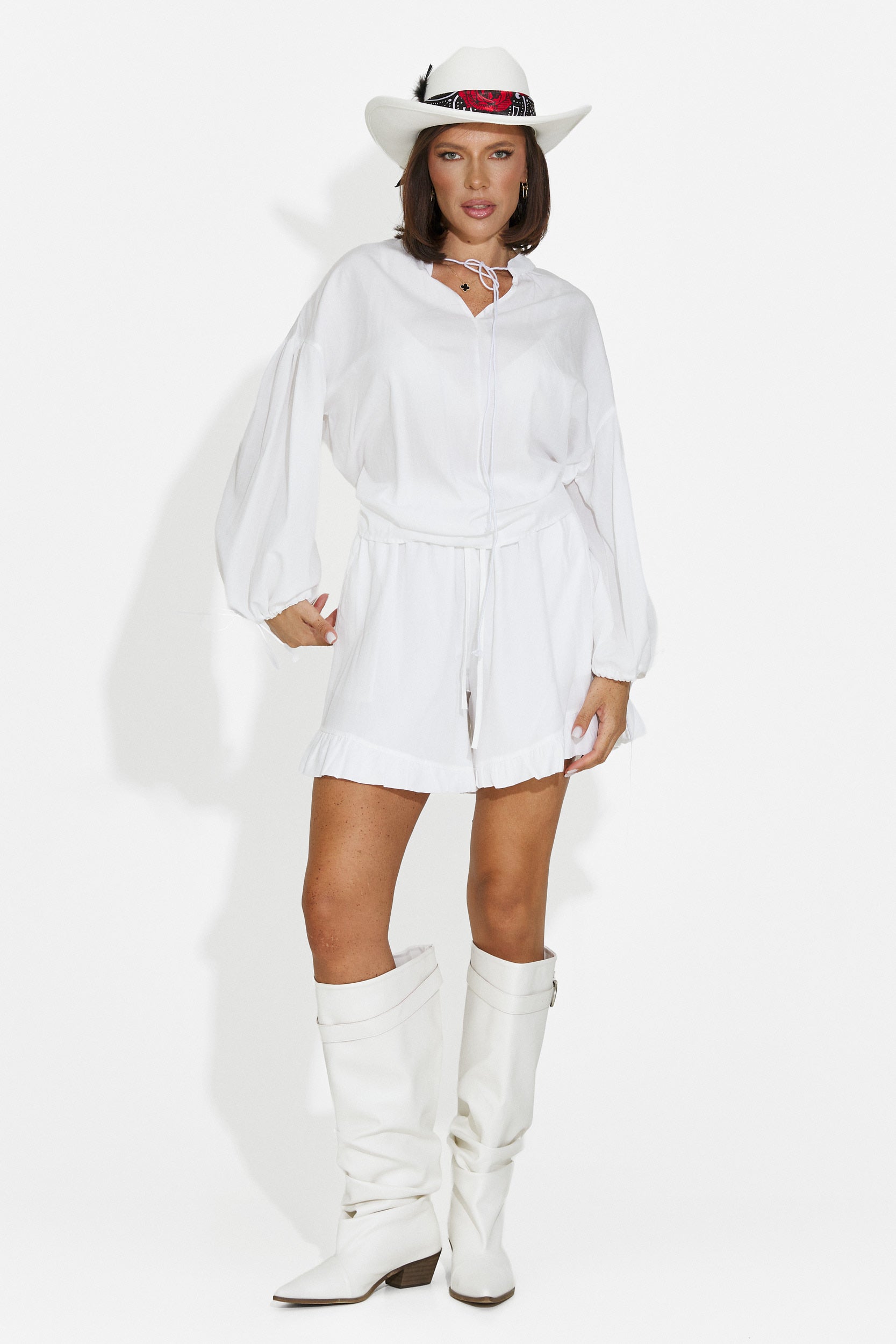 Conjunto de mujer con pantalones cortos blanco Ruxanda Bogas