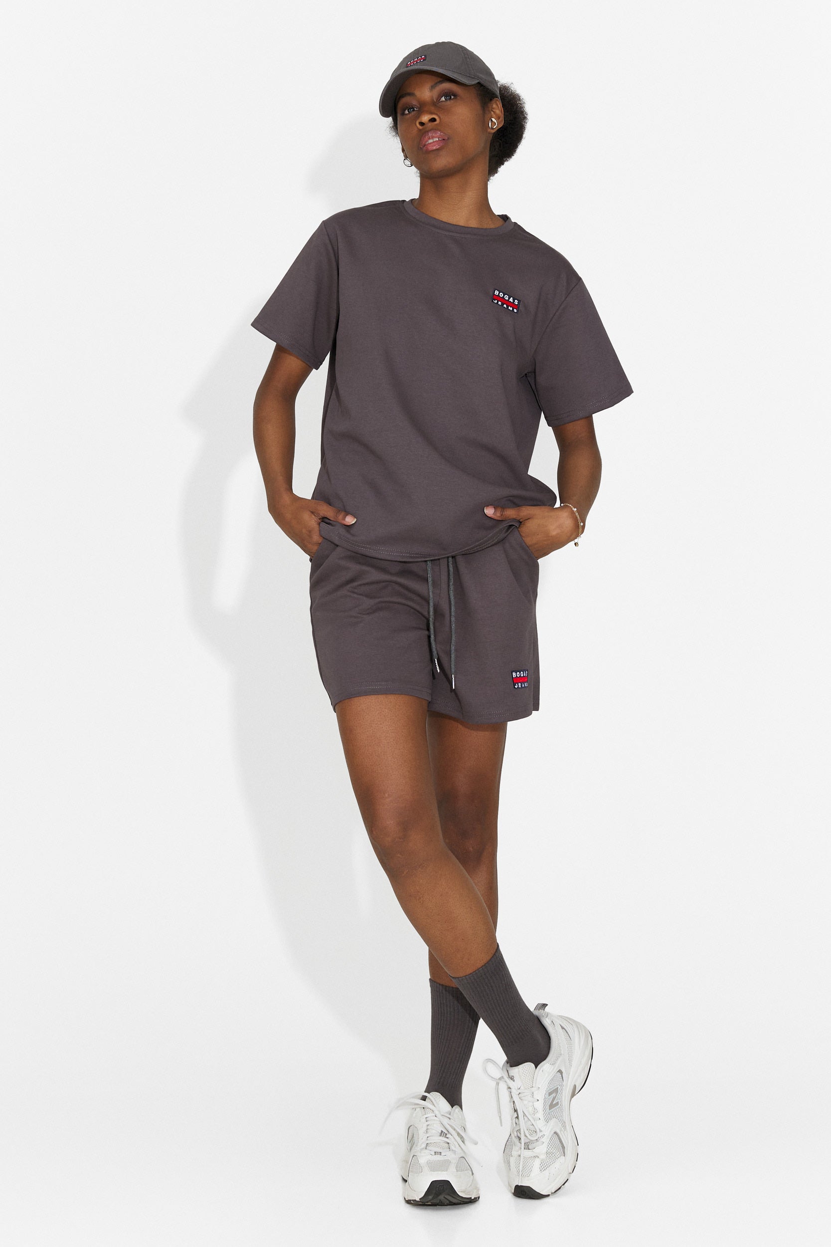 Marva Bogas Damen-Set mit grauen Shorts