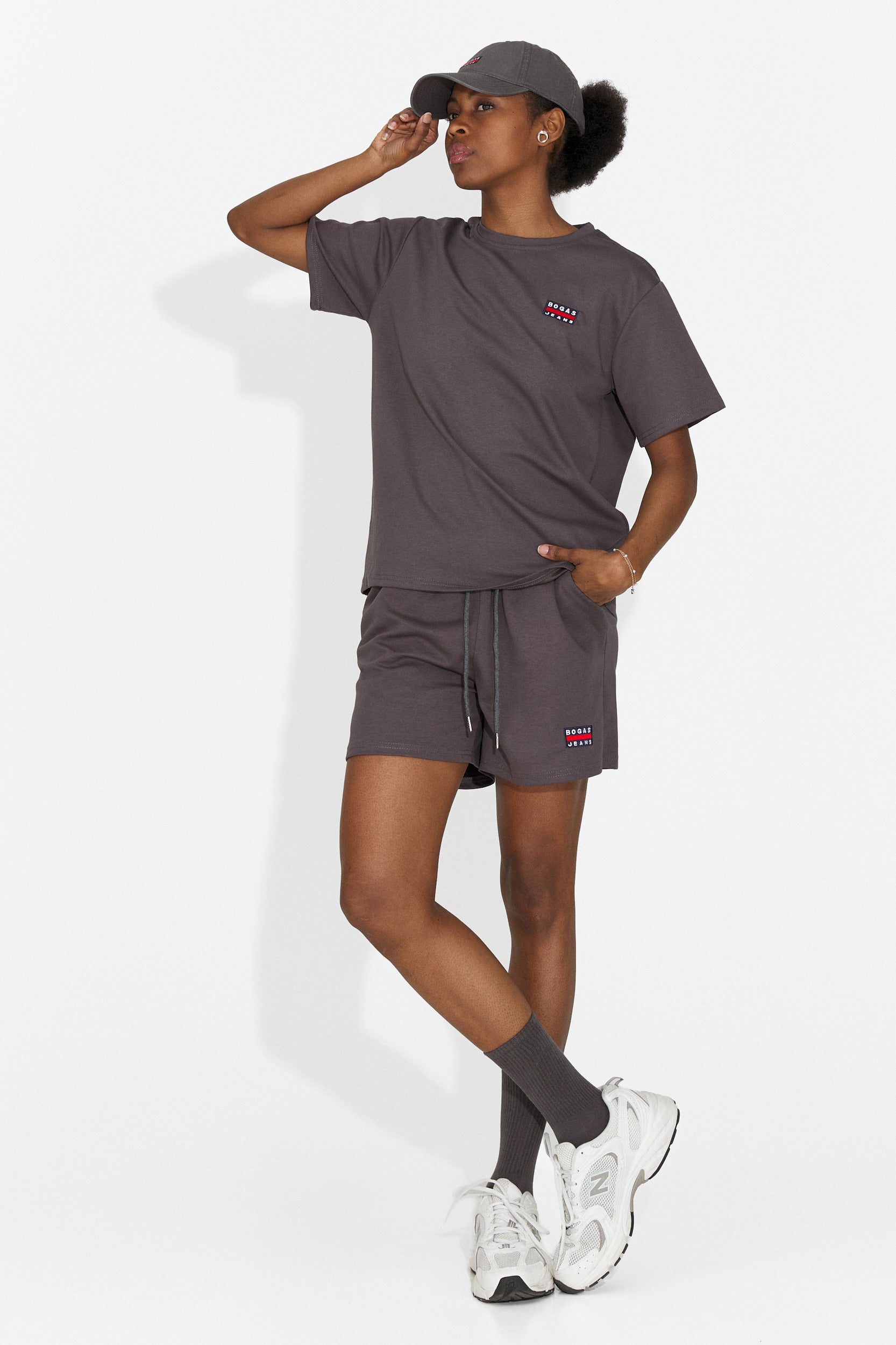 Marva Bogas Damen-Set mit grauen Shorts