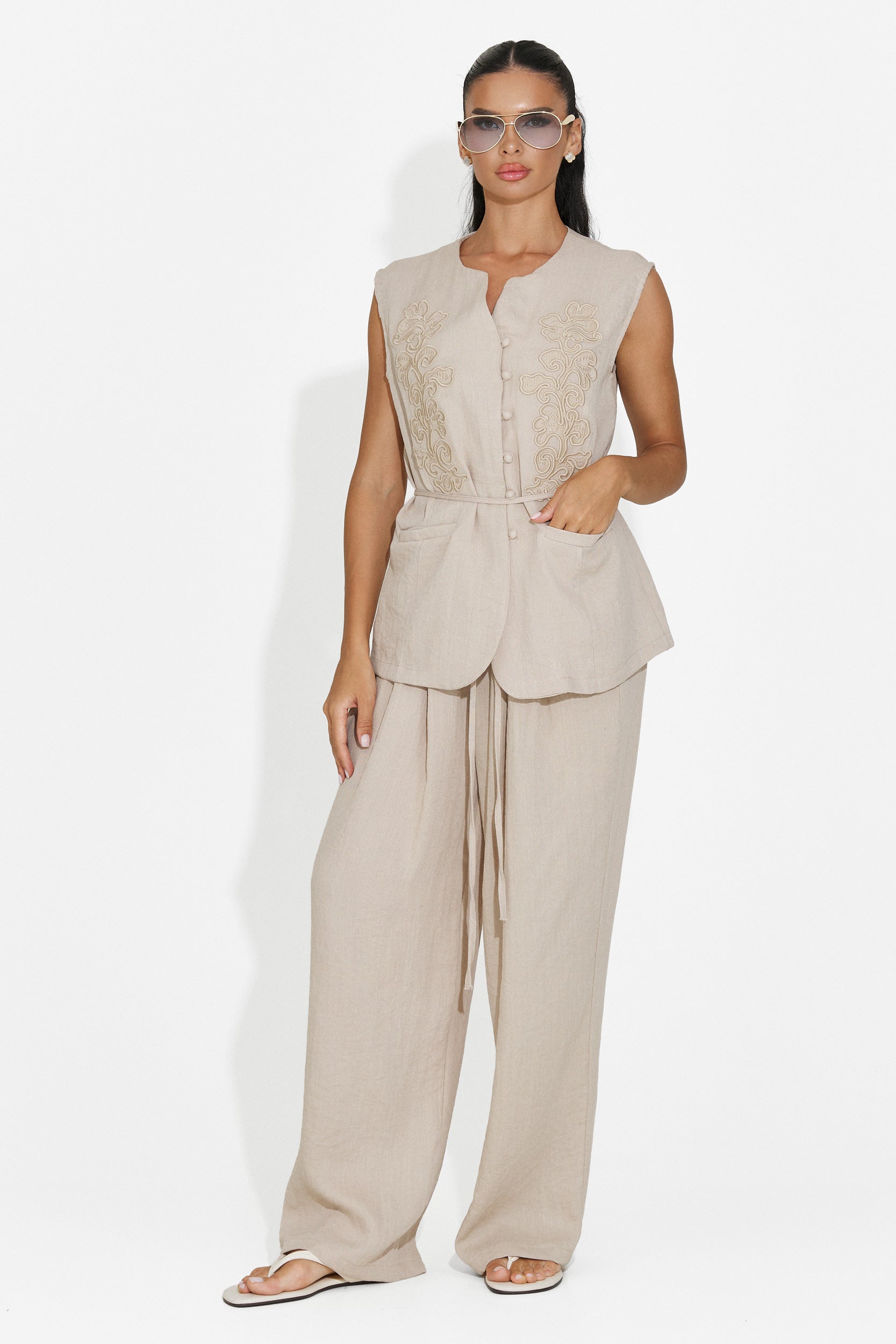 Women's suit vest + beige pants Vyzela Bogas
