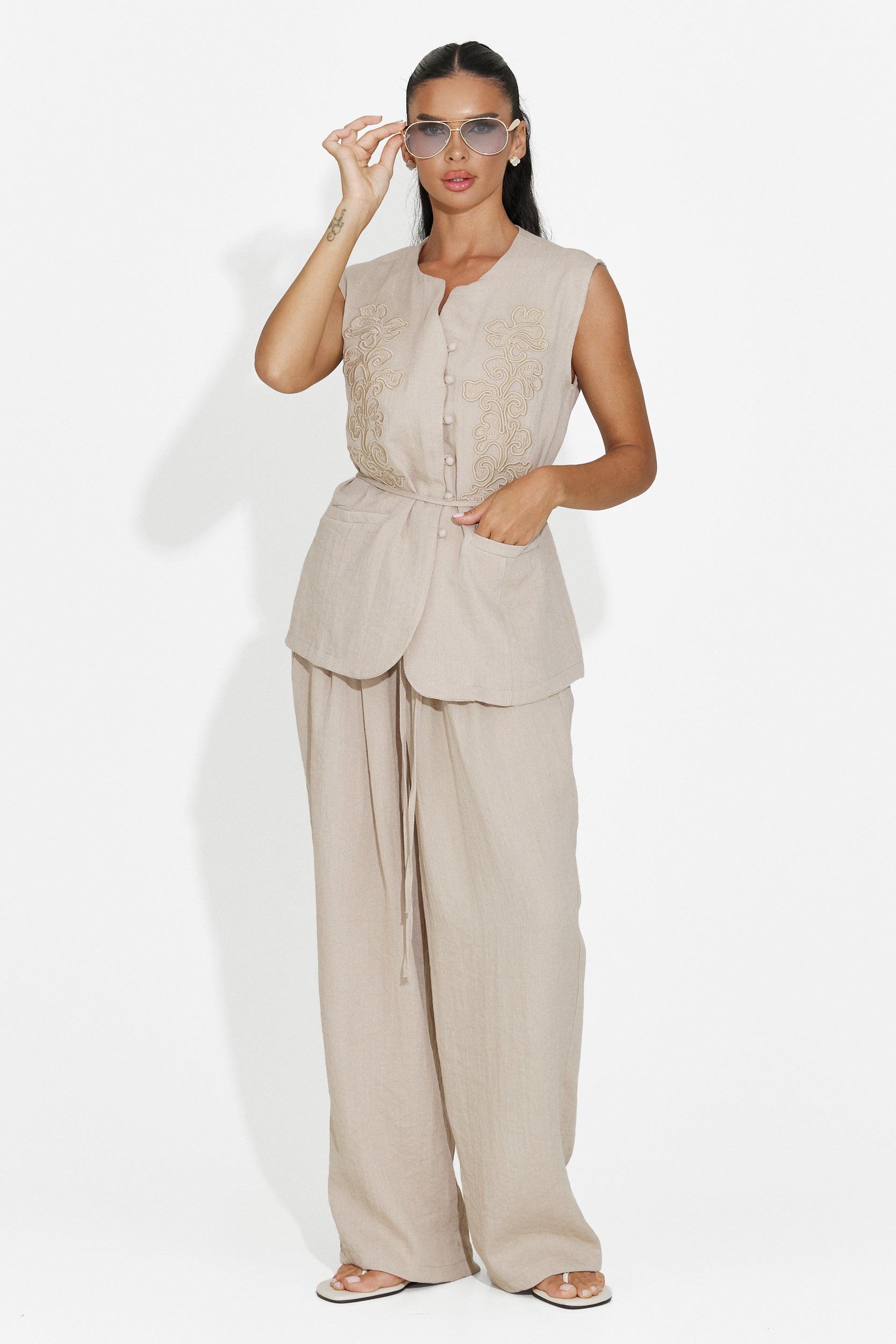 Women's suit vest + beige pants Vyzela Bogas