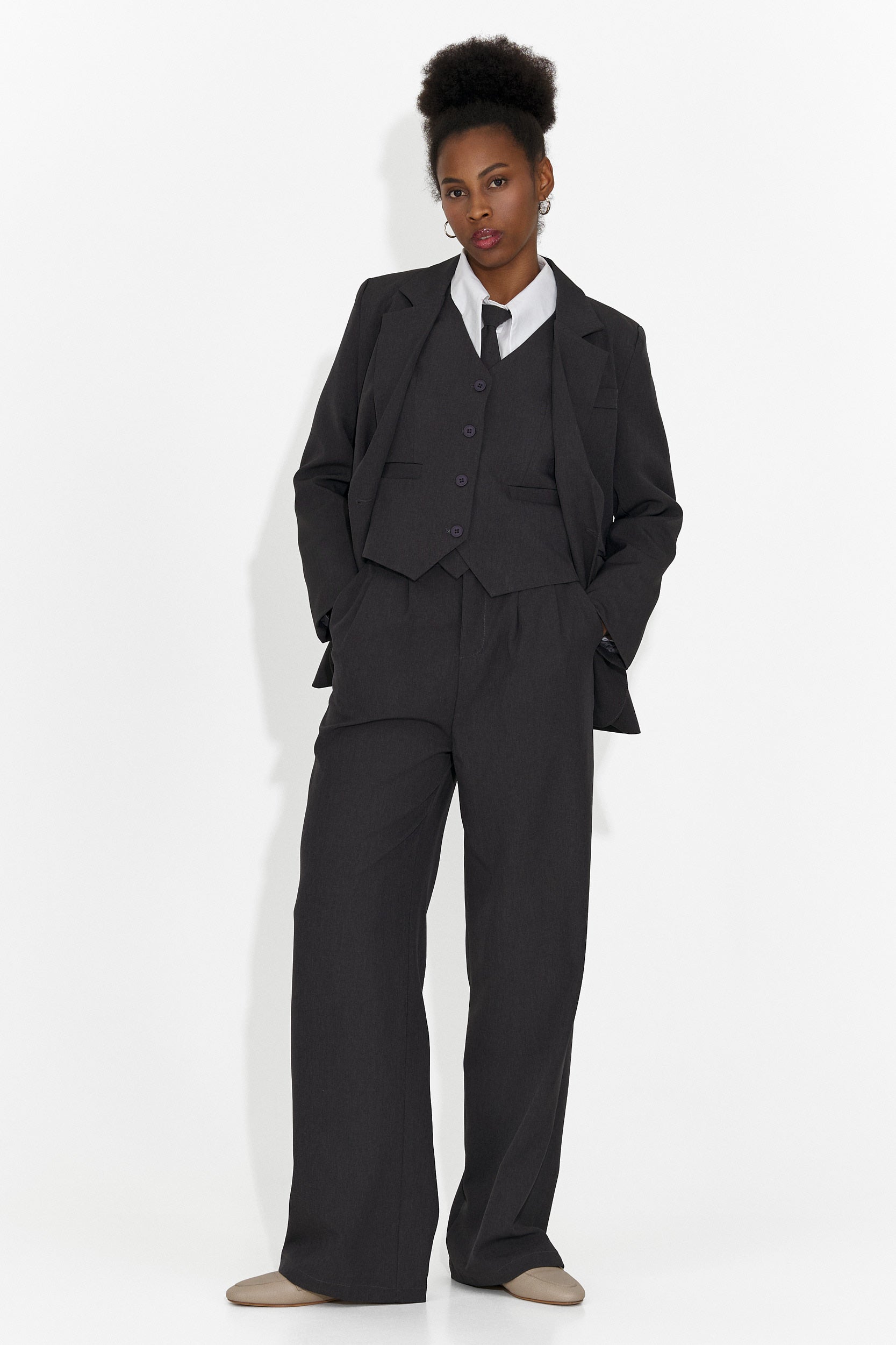 4-delad kostym byxor + väst + kavaj + slips grå Meldora Bogas