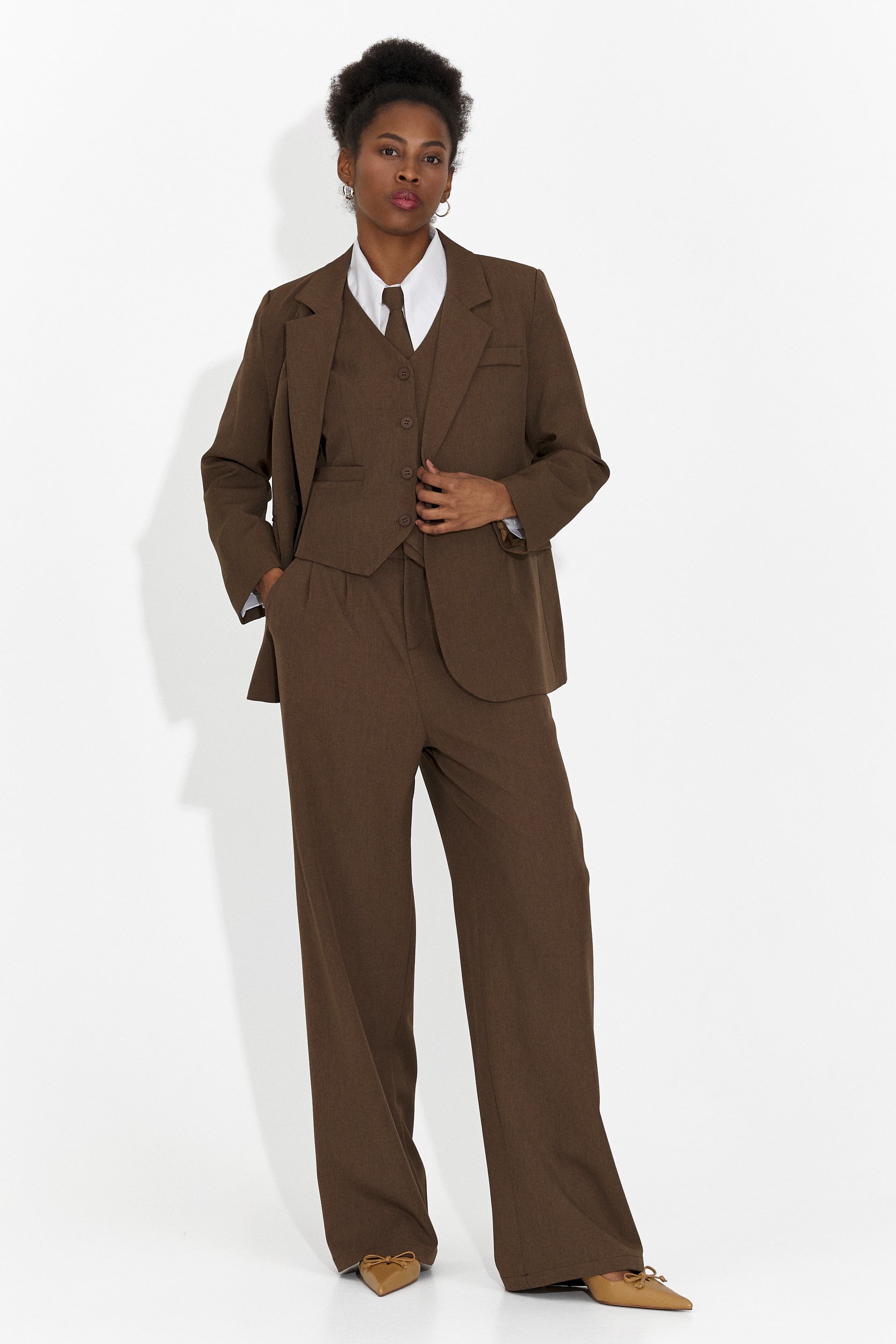 4-teiliger Anzug Hose + Weste + Jacke + Braune Krawatte Meldora