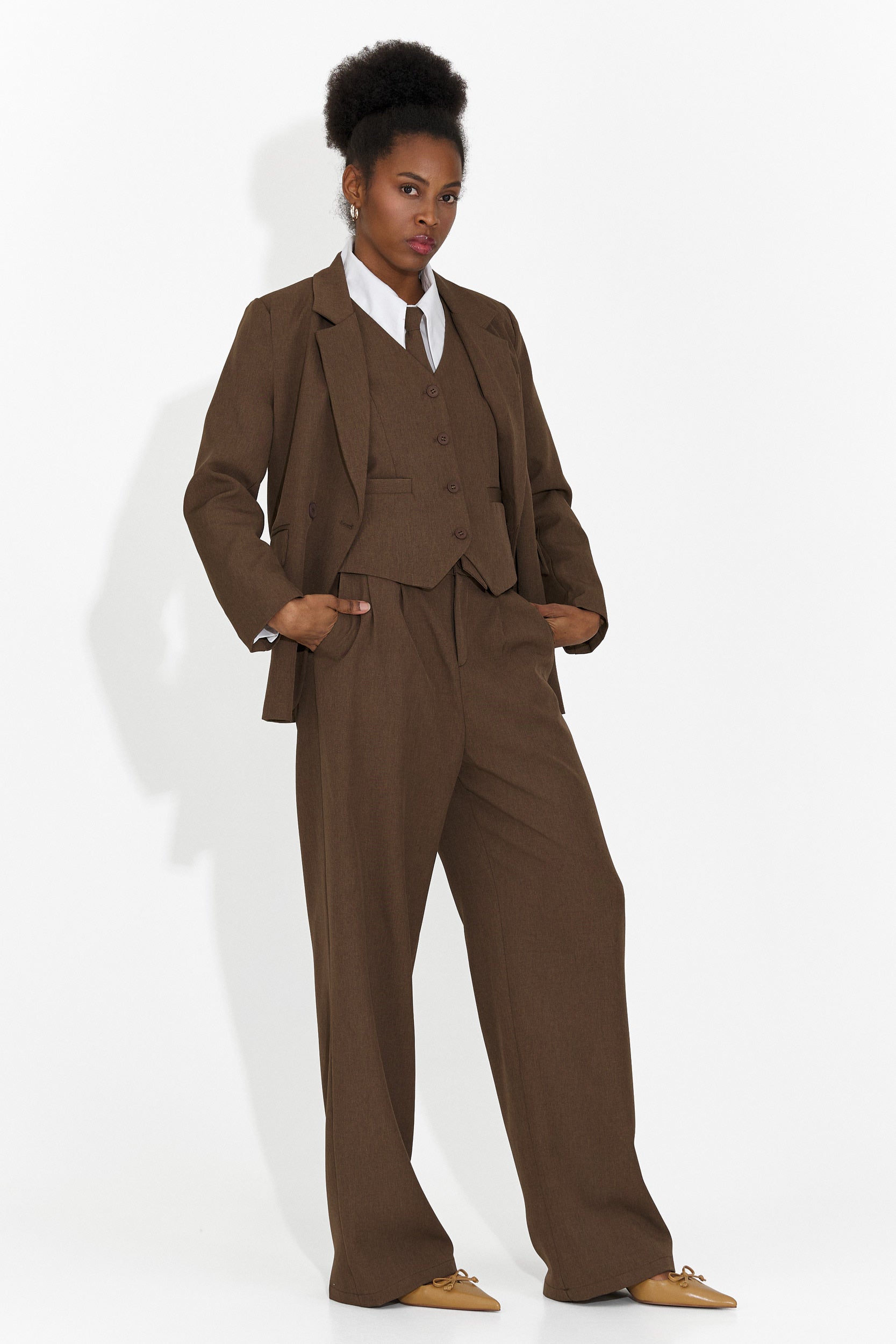 4-teiliger Anzug Hose + Weste + Jacke + Braune Krawatte Meldora