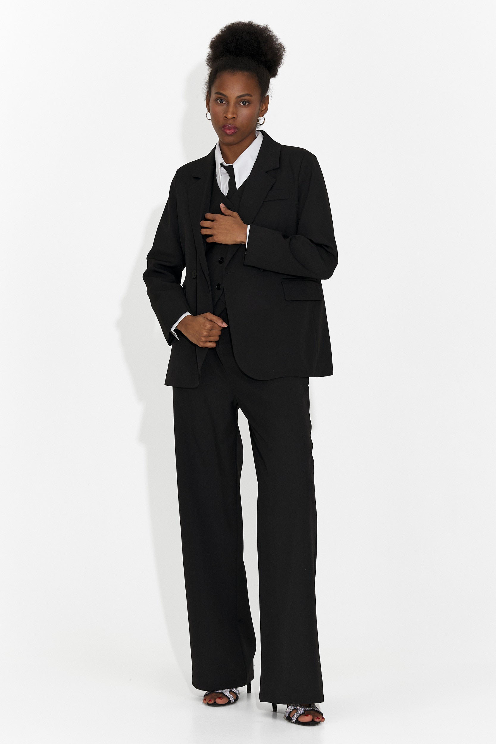 4-delad kostym byxor + väst + kavaj + slips svart Meldora Bogas