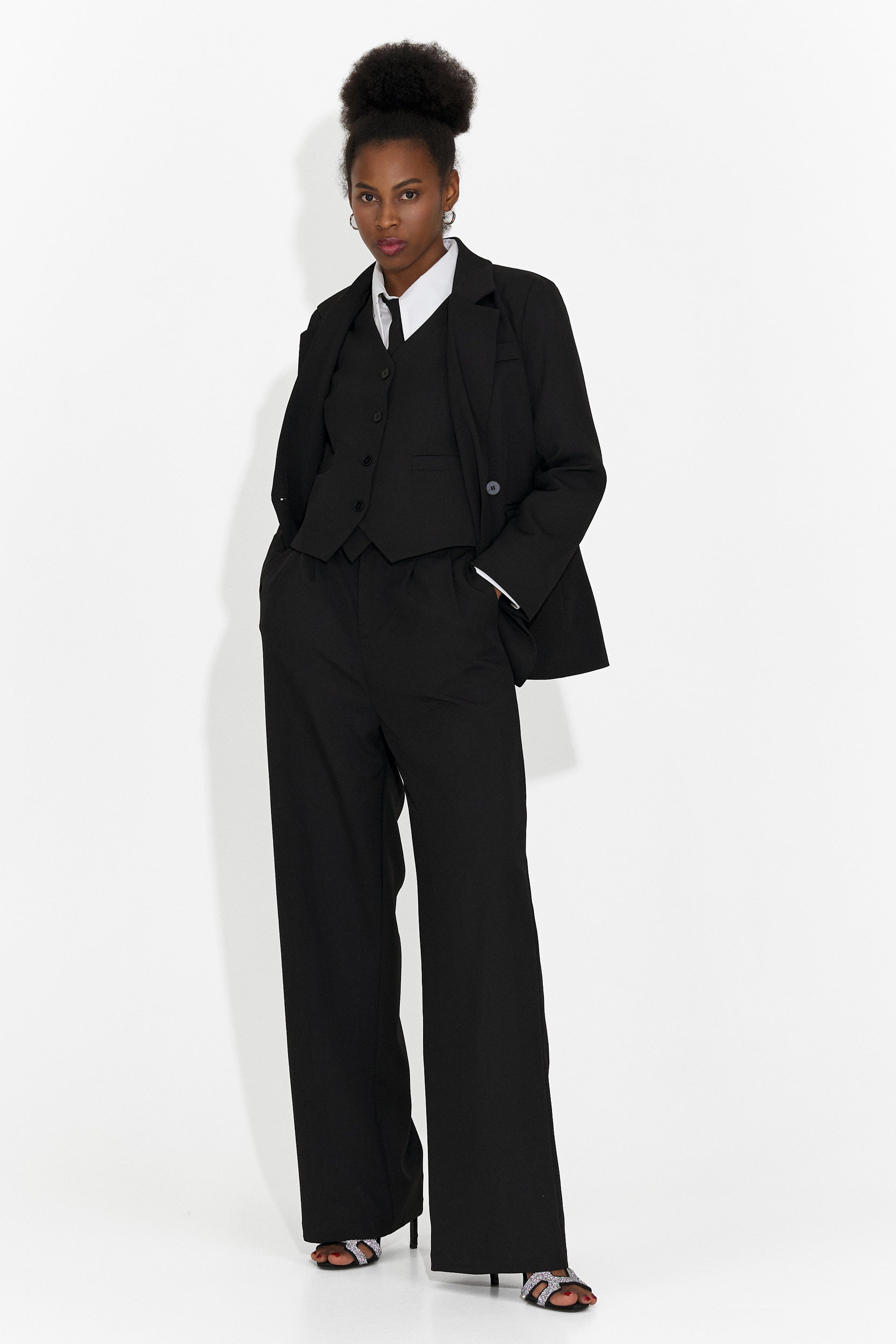 4-delad kostym byxor + väst + kavaj + slips svart Meldora Bogas