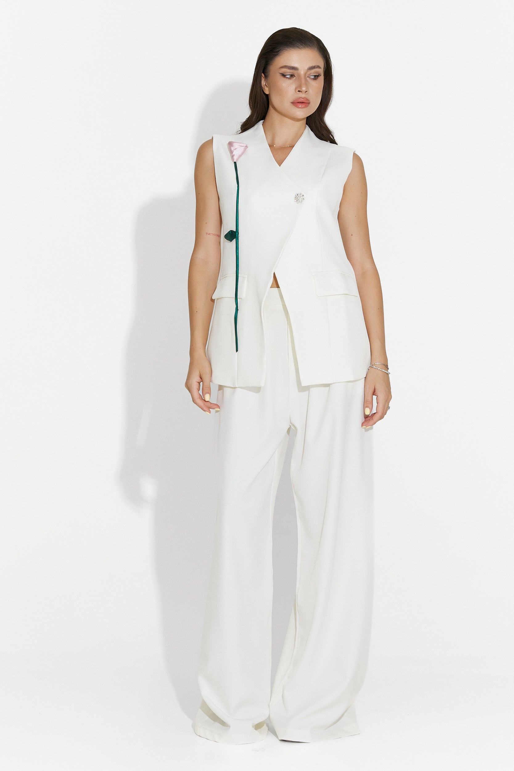 Liraia Bogas Women's Suit with Vest and White Trousers