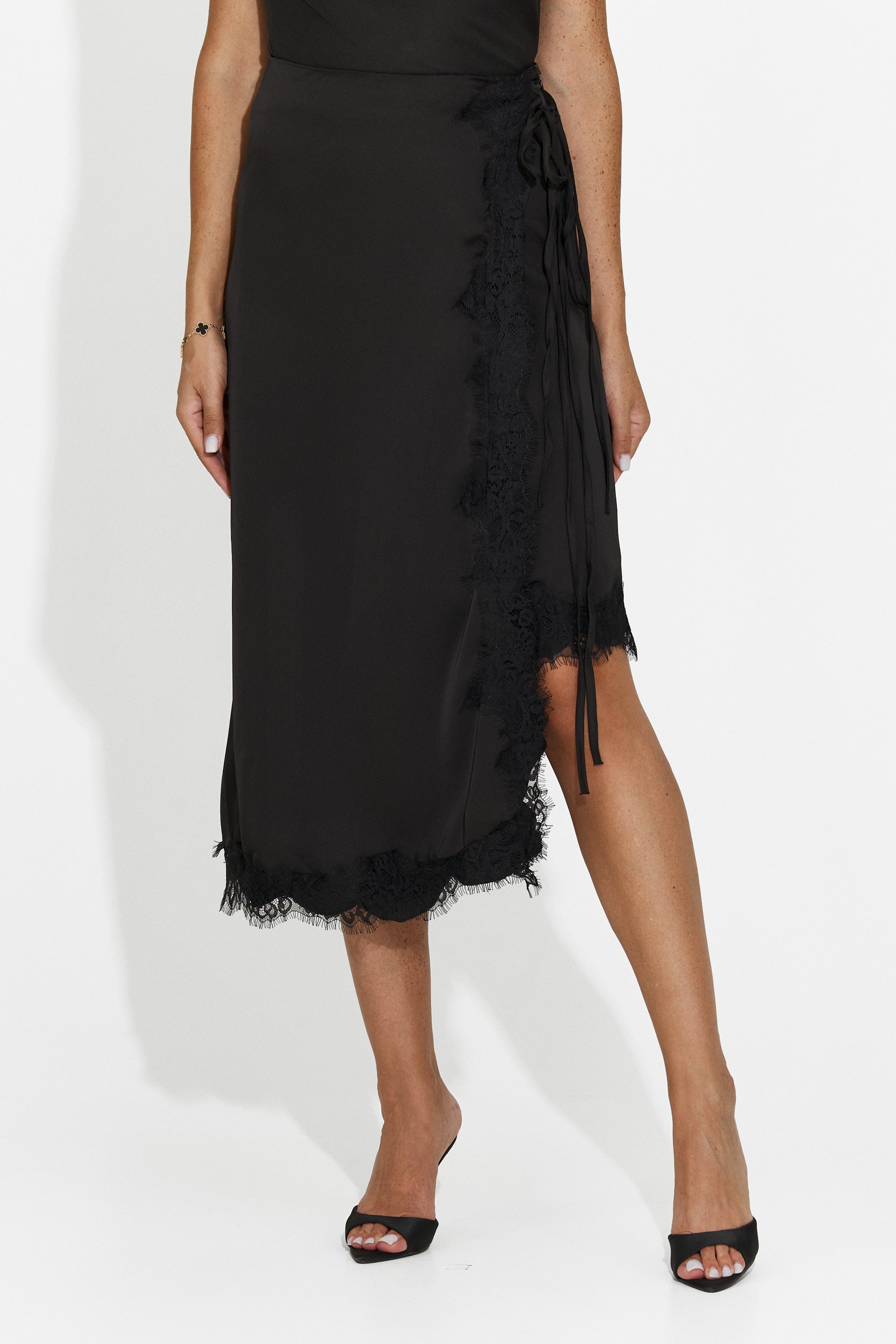 Elegant Black Women's Skirt Maryus Bogas