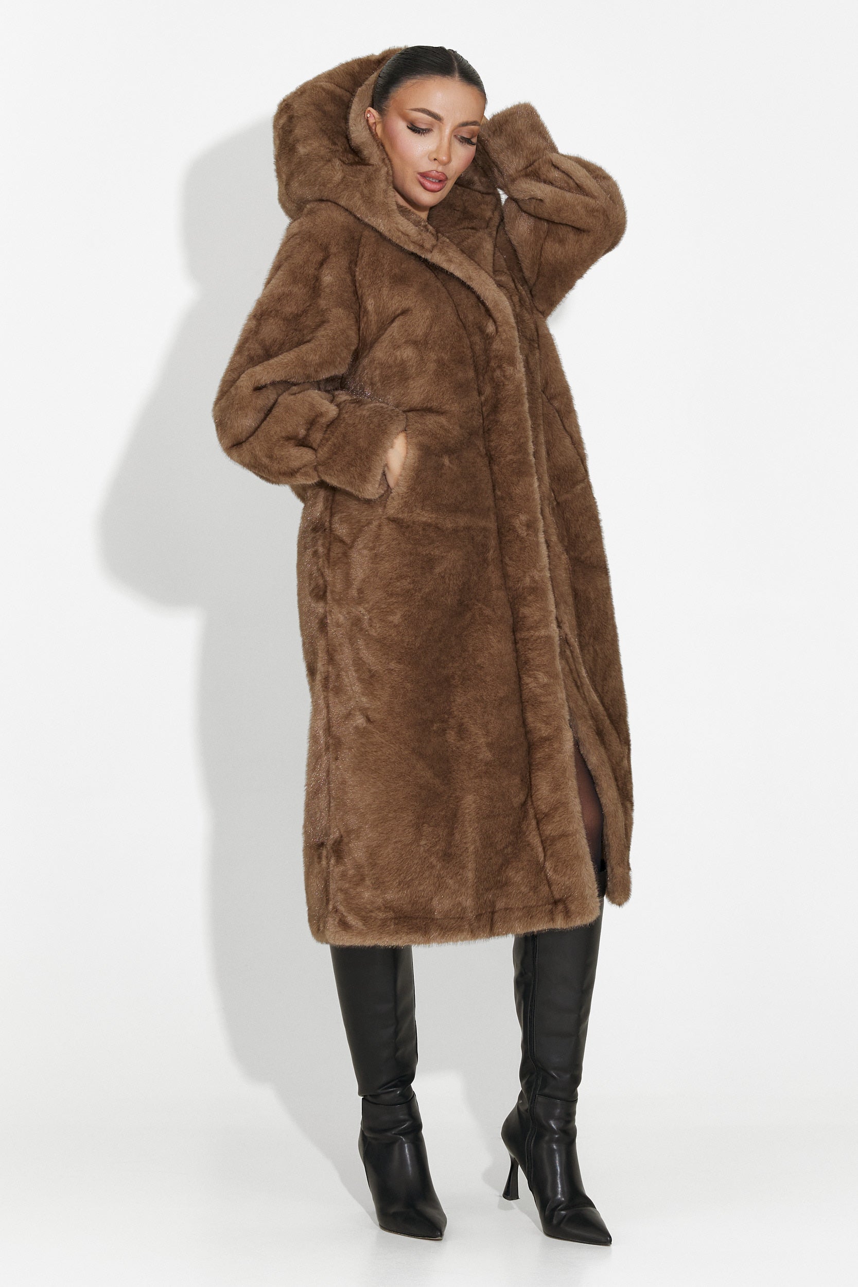 Płaszcz futrzany brązowy Pluvina Bogas