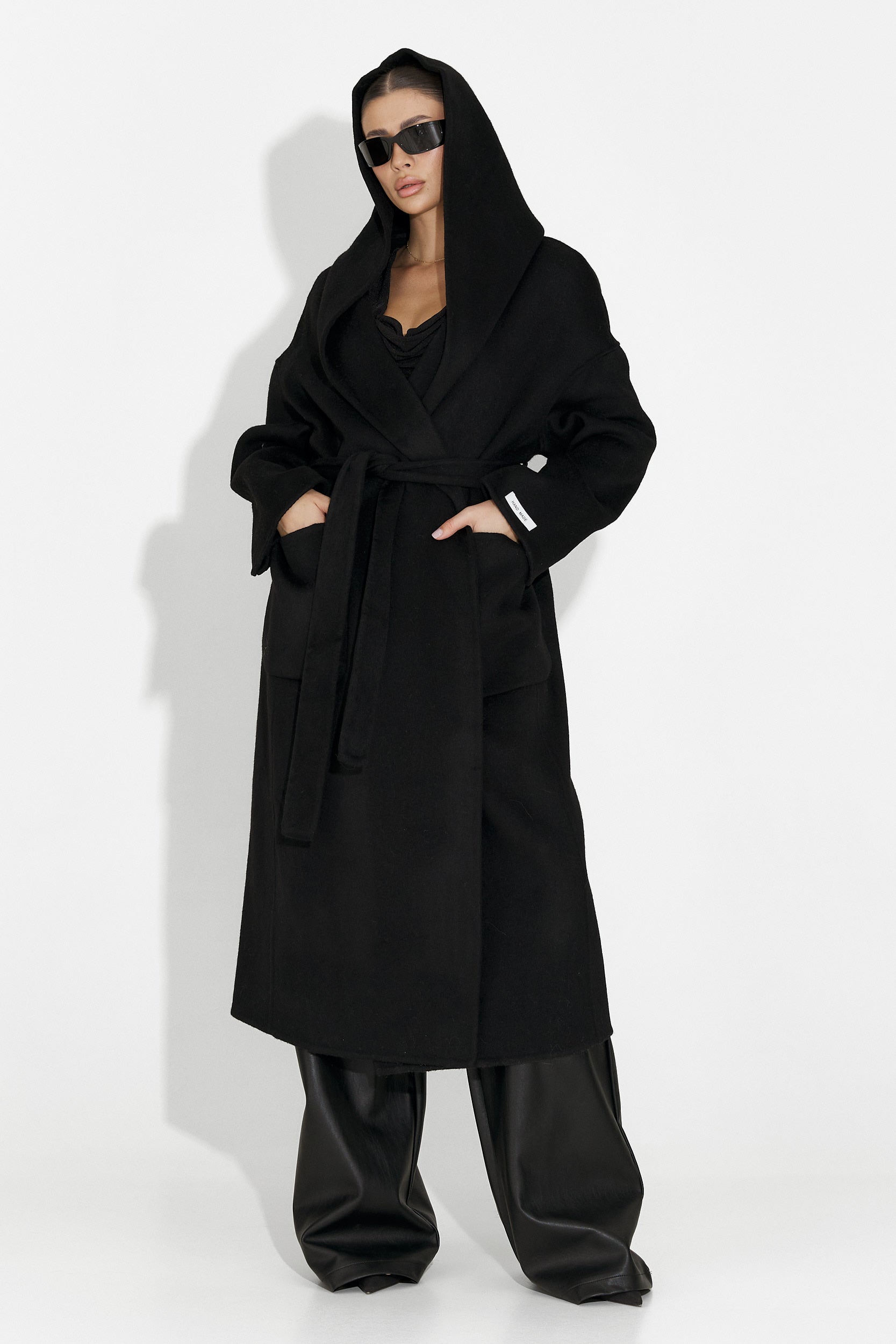 Elegancki czarny płaszcz damski Carivana Bogas