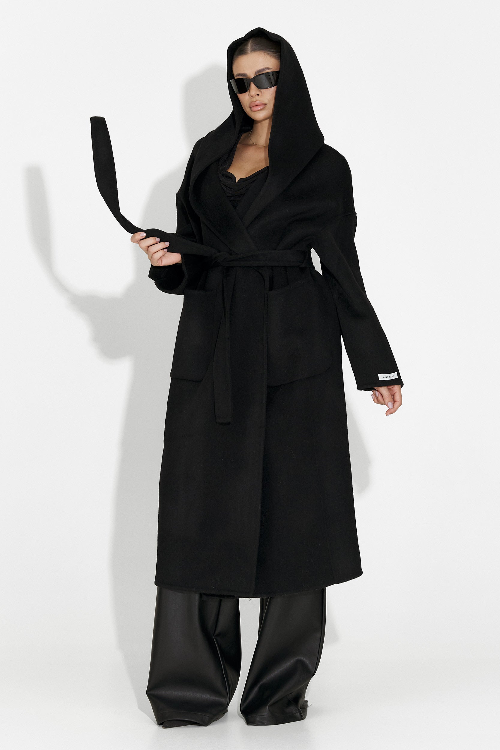 Elegancki czarny płaszcz damski Carivana Bogas