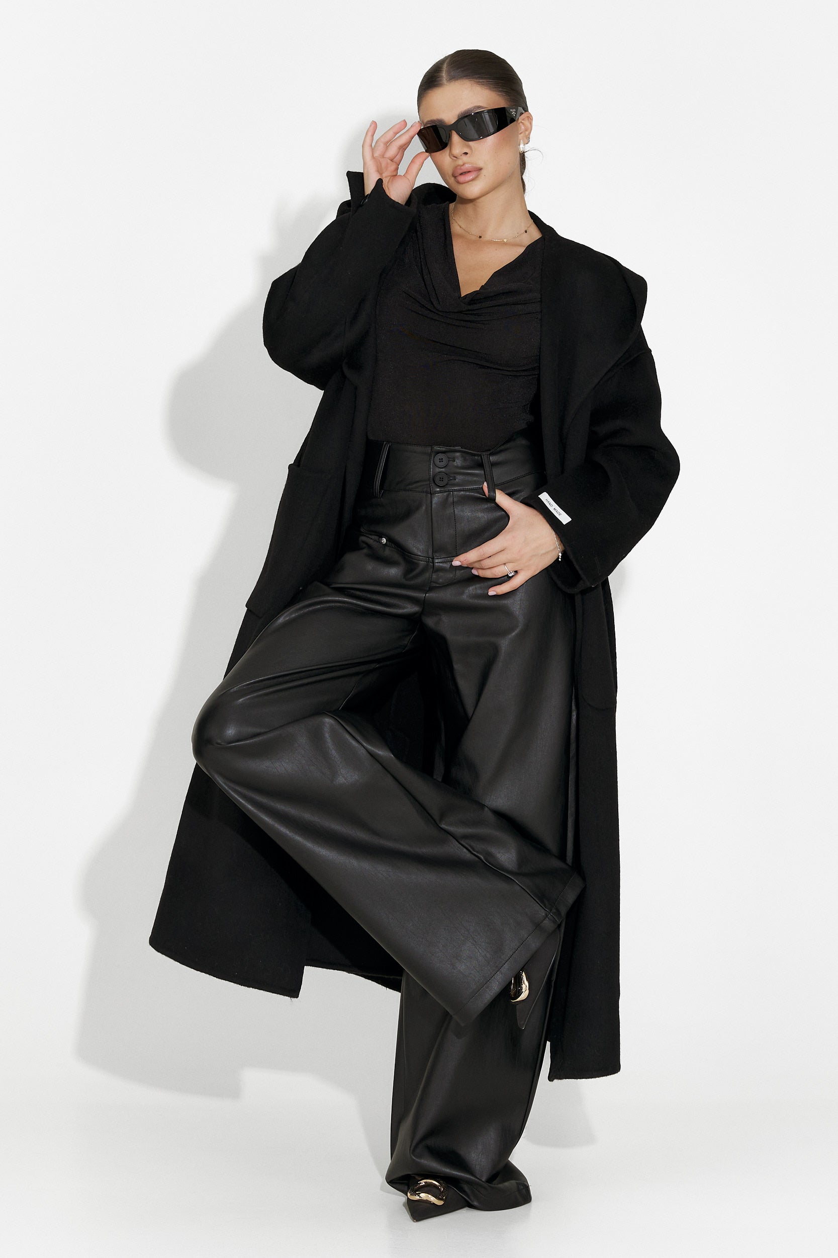 Elegancki czarny płaszcz damski Carivana Bogas