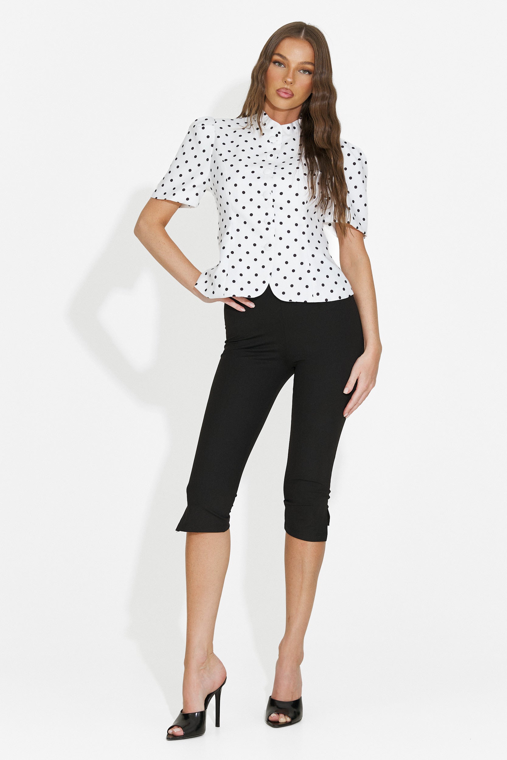 Pantalones de mujer capri negros Nedenia Bogas