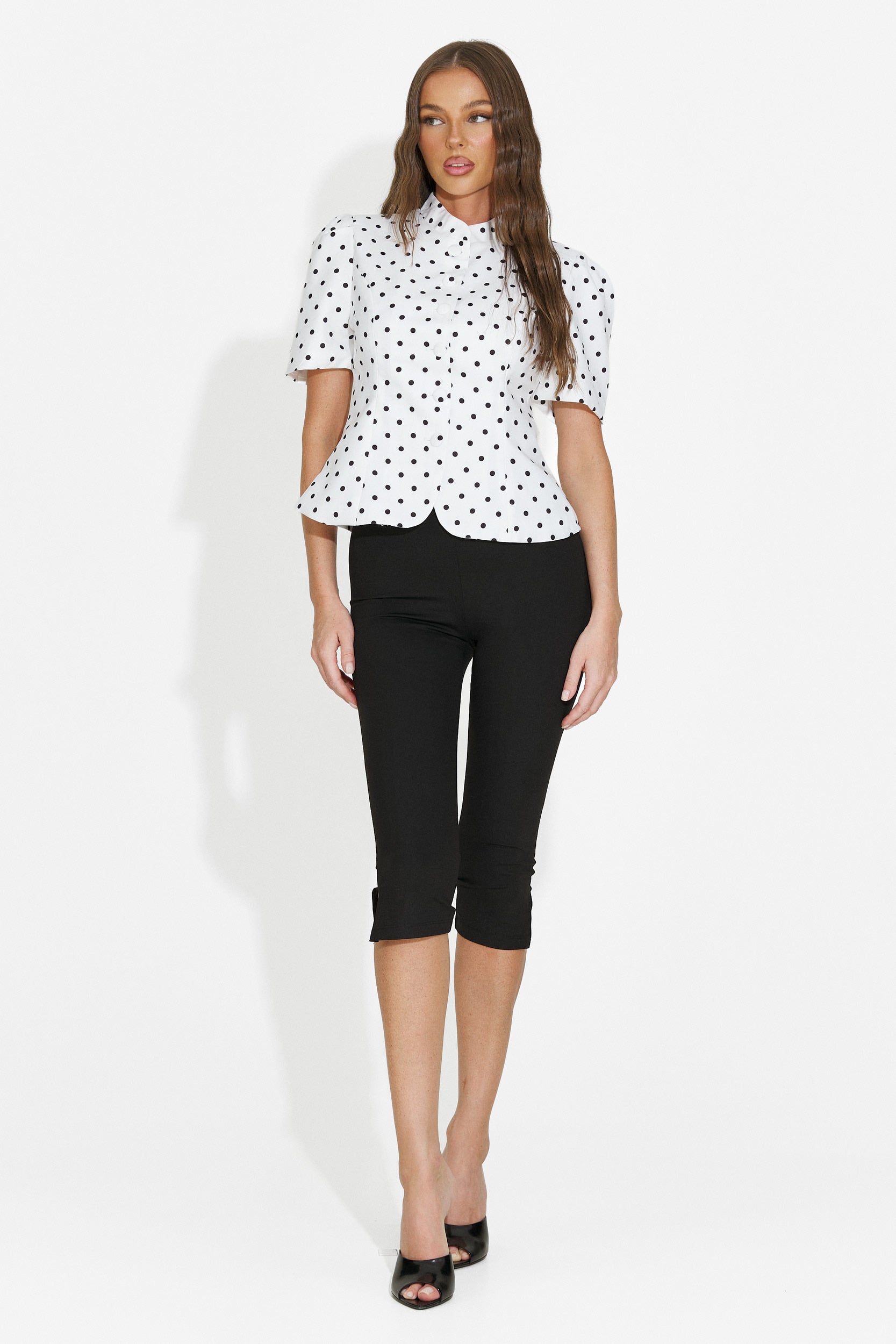 Pantalones de mujer capri negros Nedenia Bogas