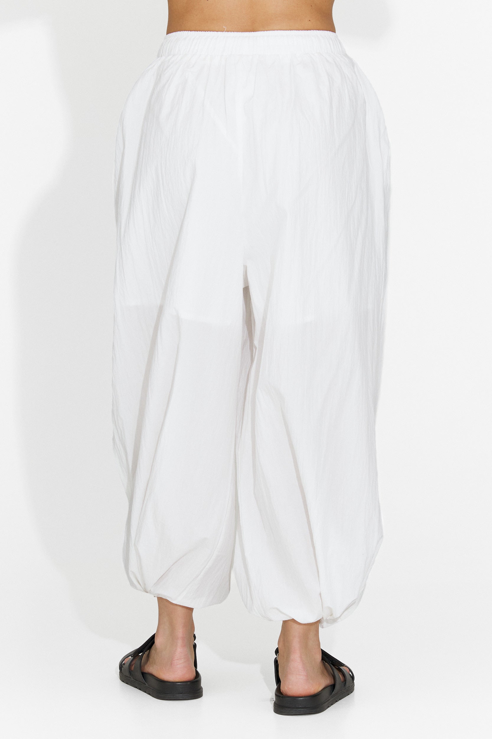 Pantaloni dama casual albi Lyhok Bogas