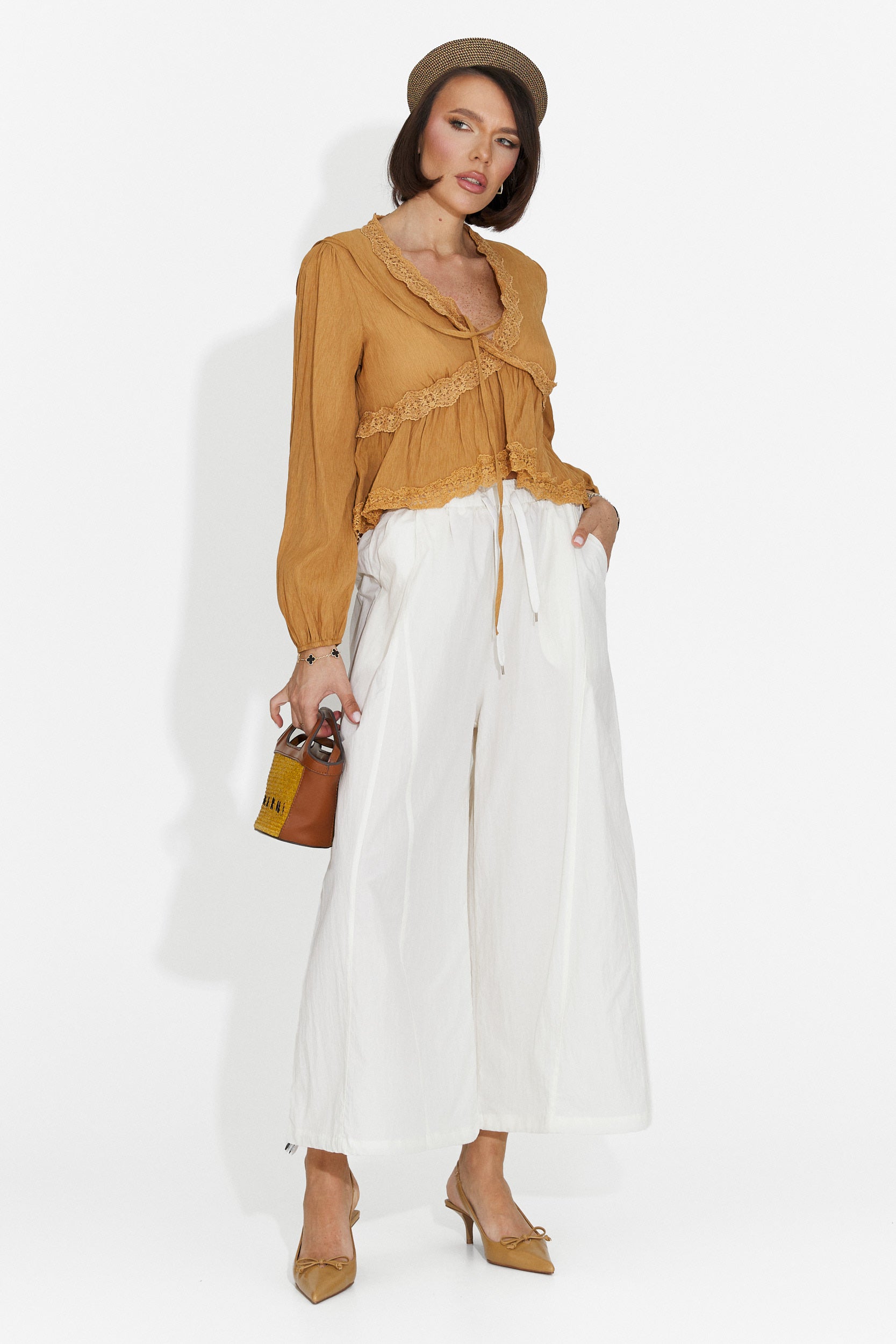 Casual beige ladies trousers Lyhok Bogas