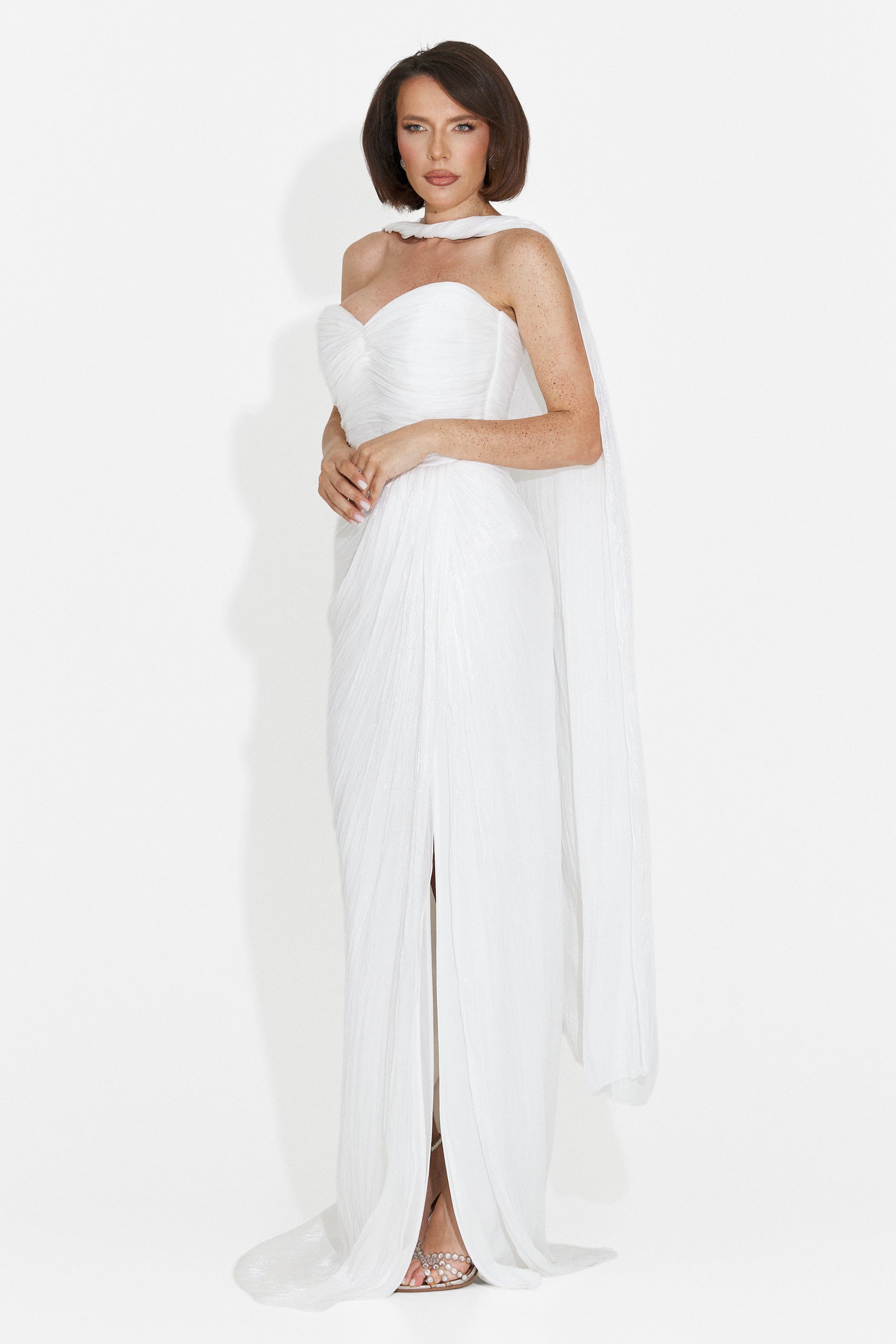 Gretas langes weißes Damenkleid