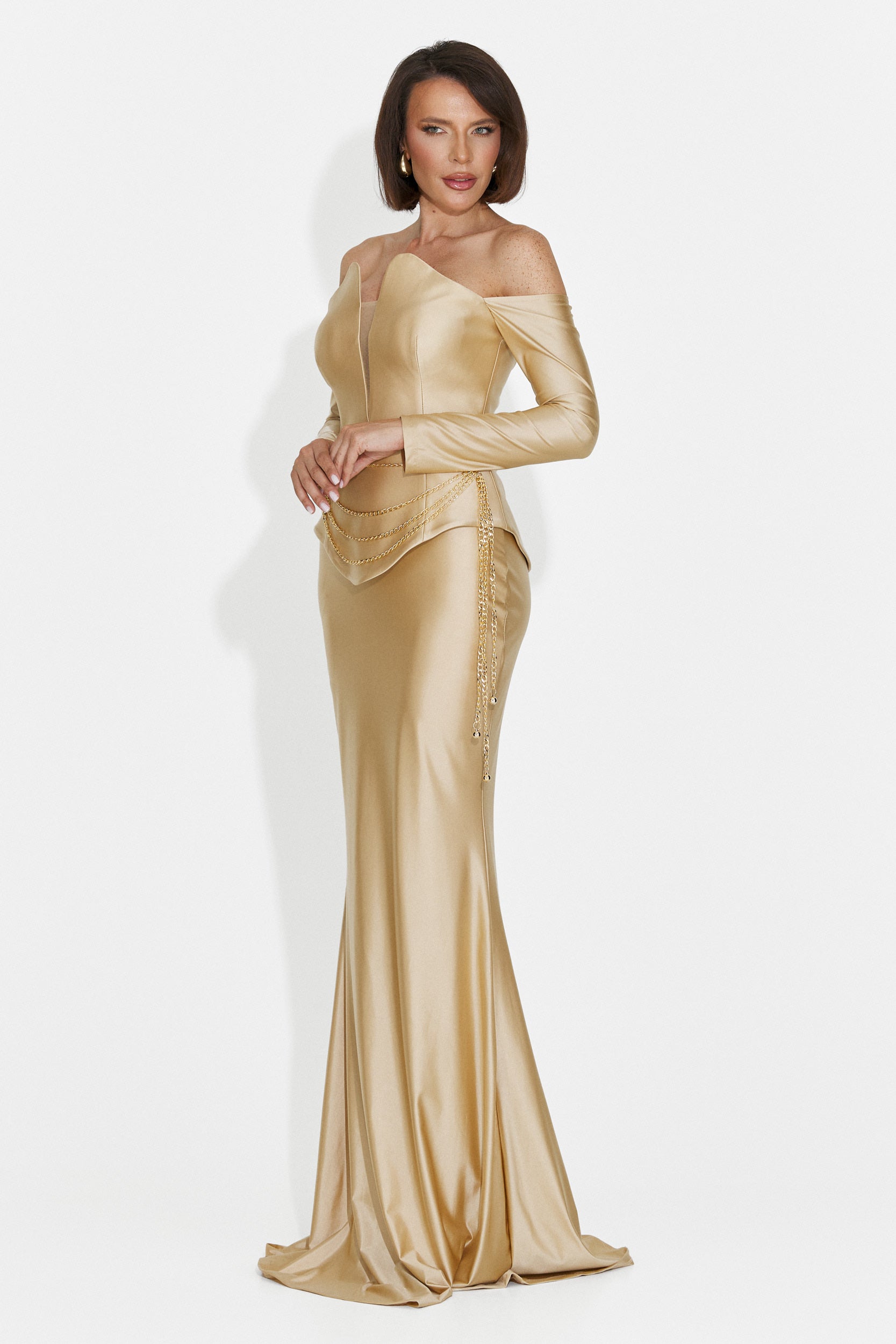 Paulinas langes beiges Damenkleid