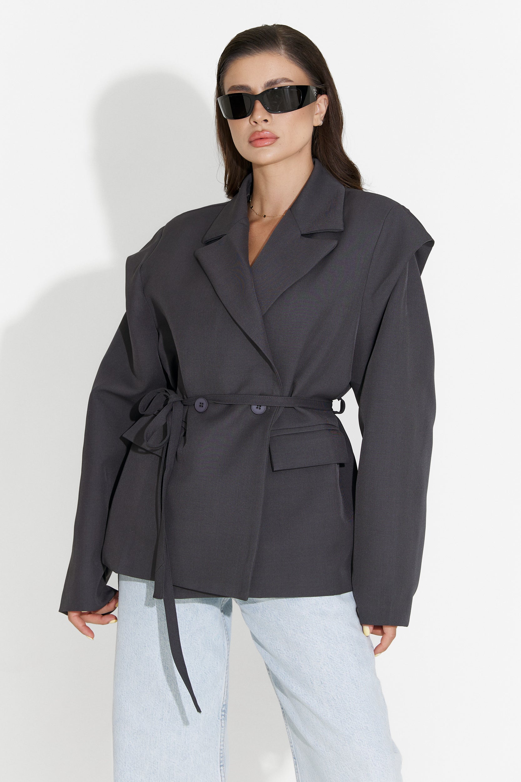 Eleganter grauer Ariah Bogas Damenblazer