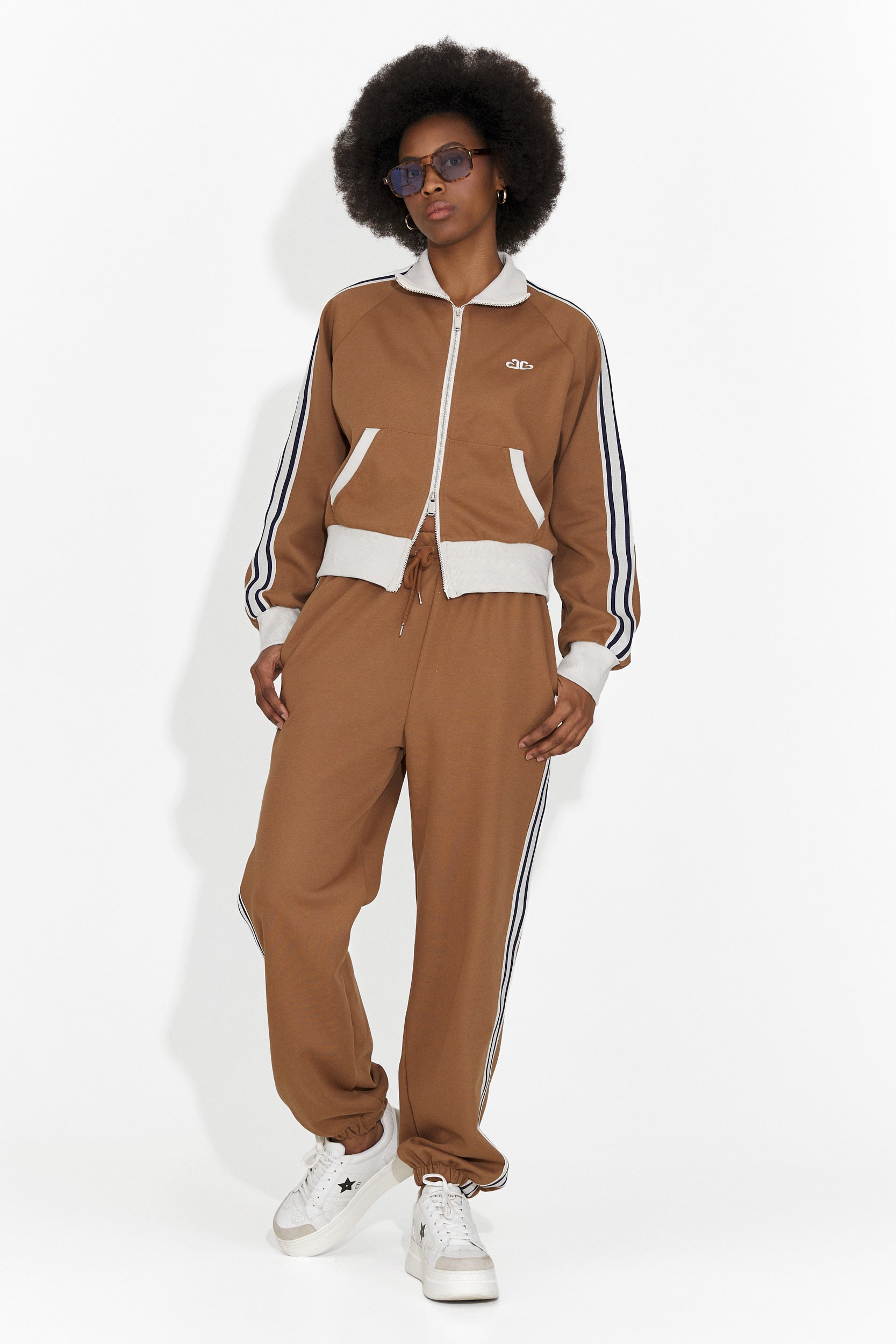 Casual brown Taisha Bogas women's training suit