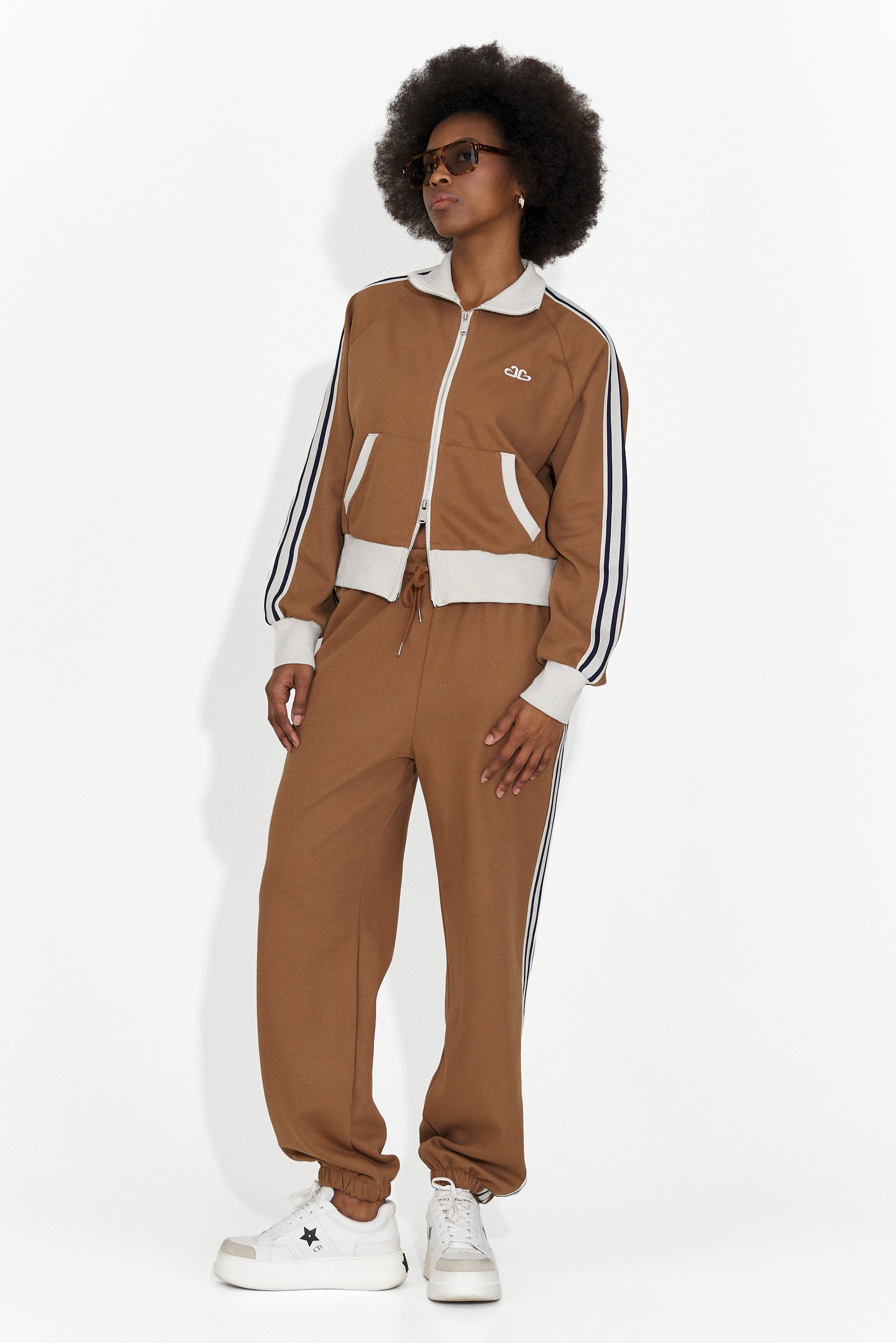Casual brown Taisha Bogas women's training suit