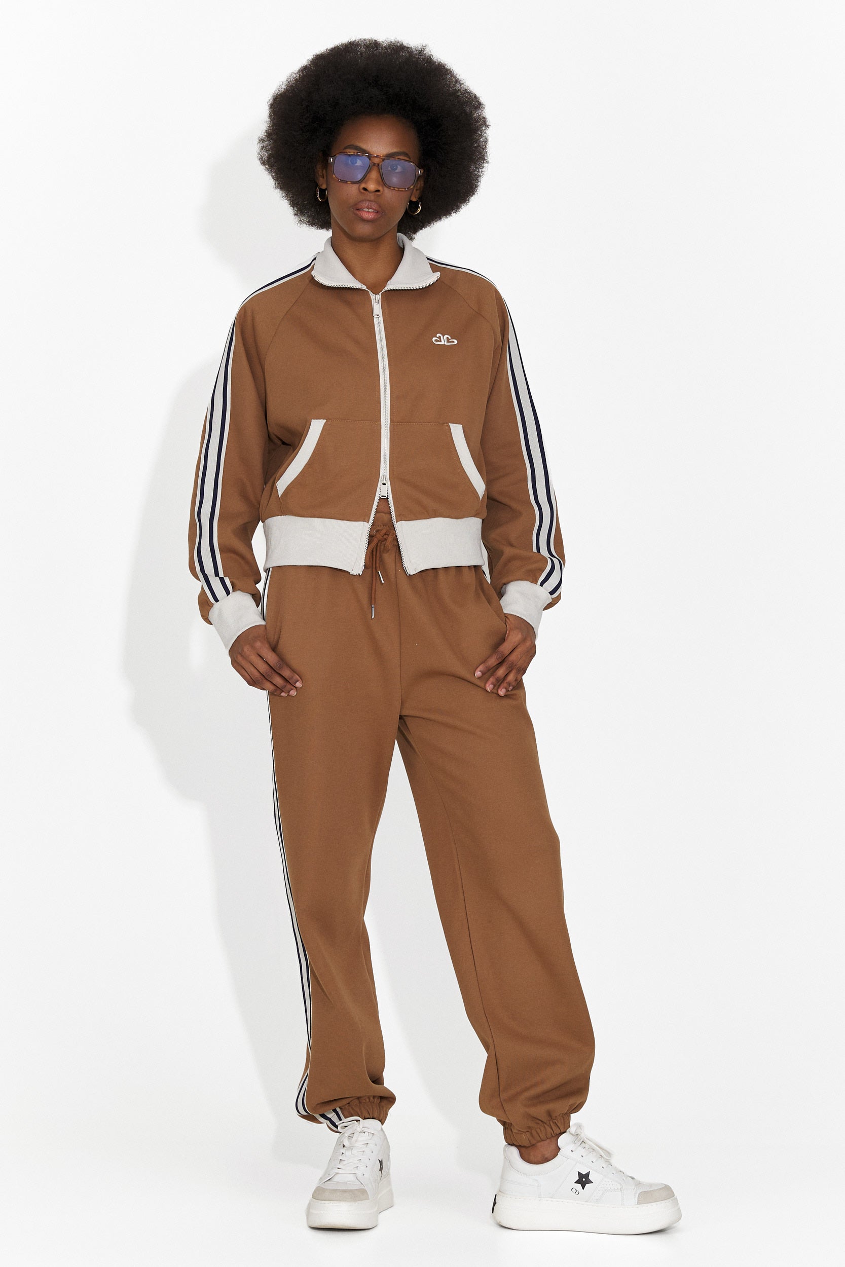 Casual brown Taisha Bogas women's training suit